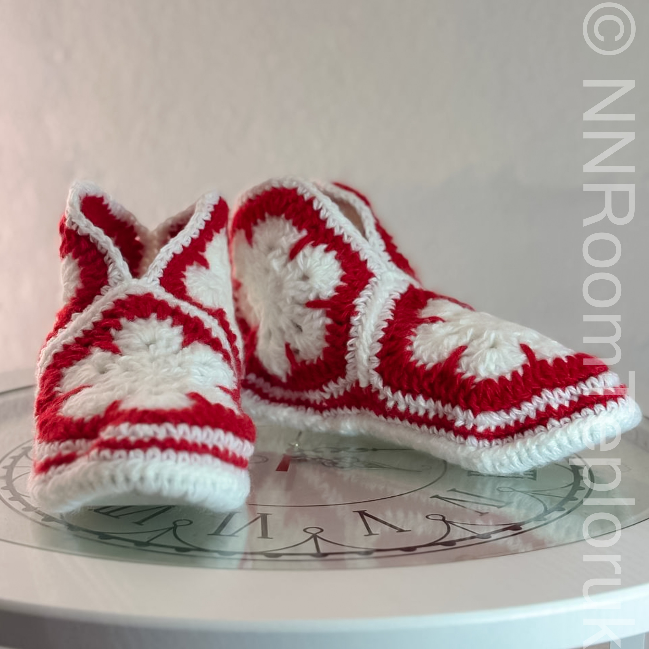 Тапочки красно-белые. NNRoomТеплорук