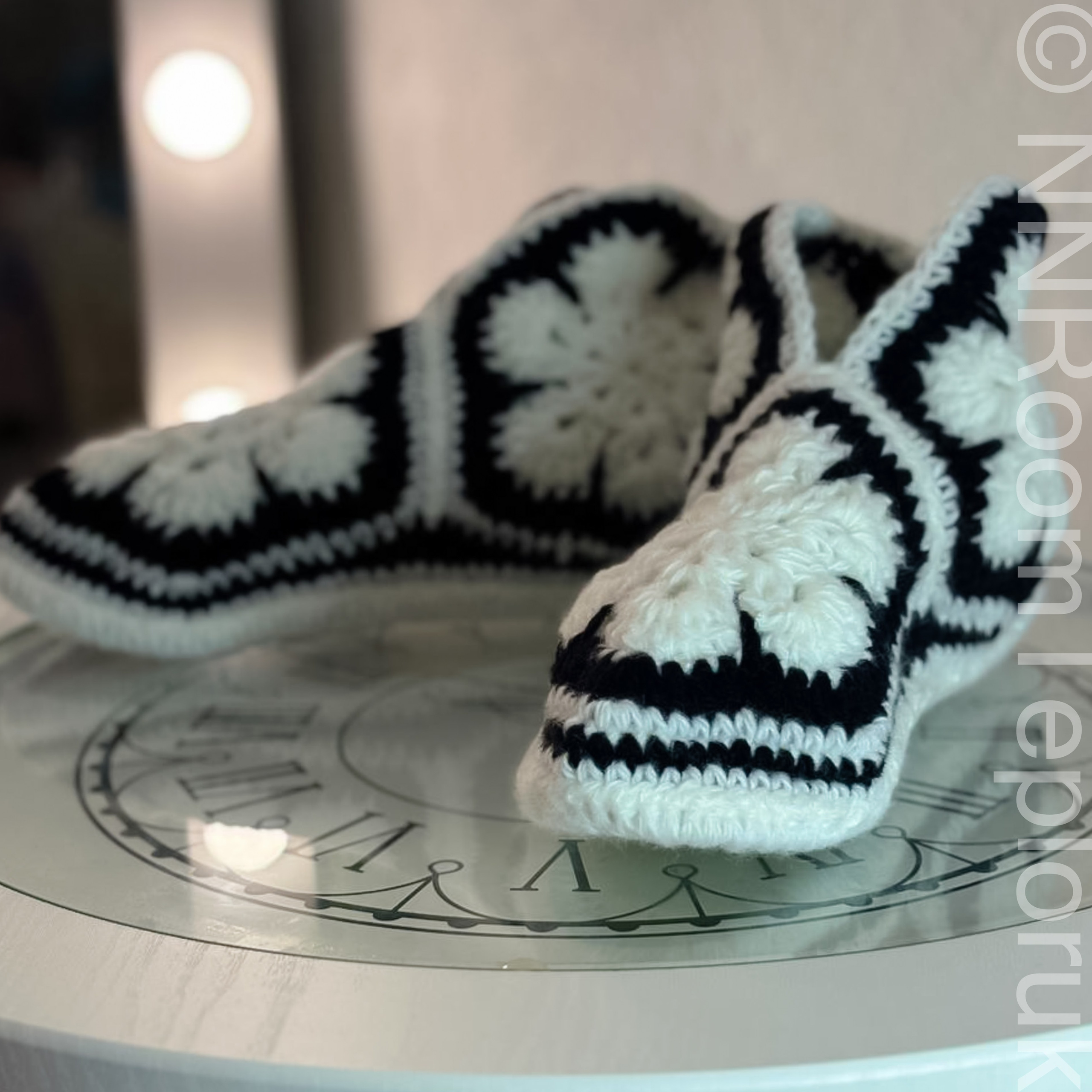 Тапочки черно-белые. NNRoomТеплорук