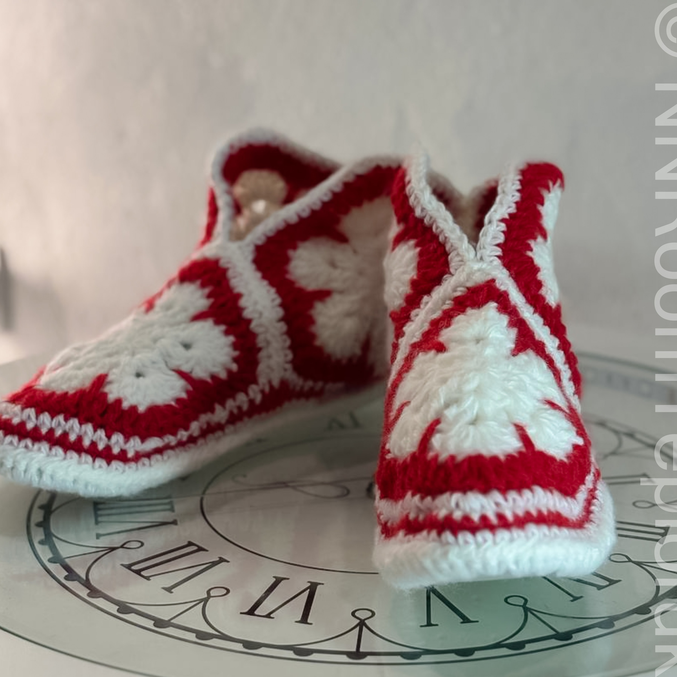 Тапочки красно-белые. NNRoomТеплорук