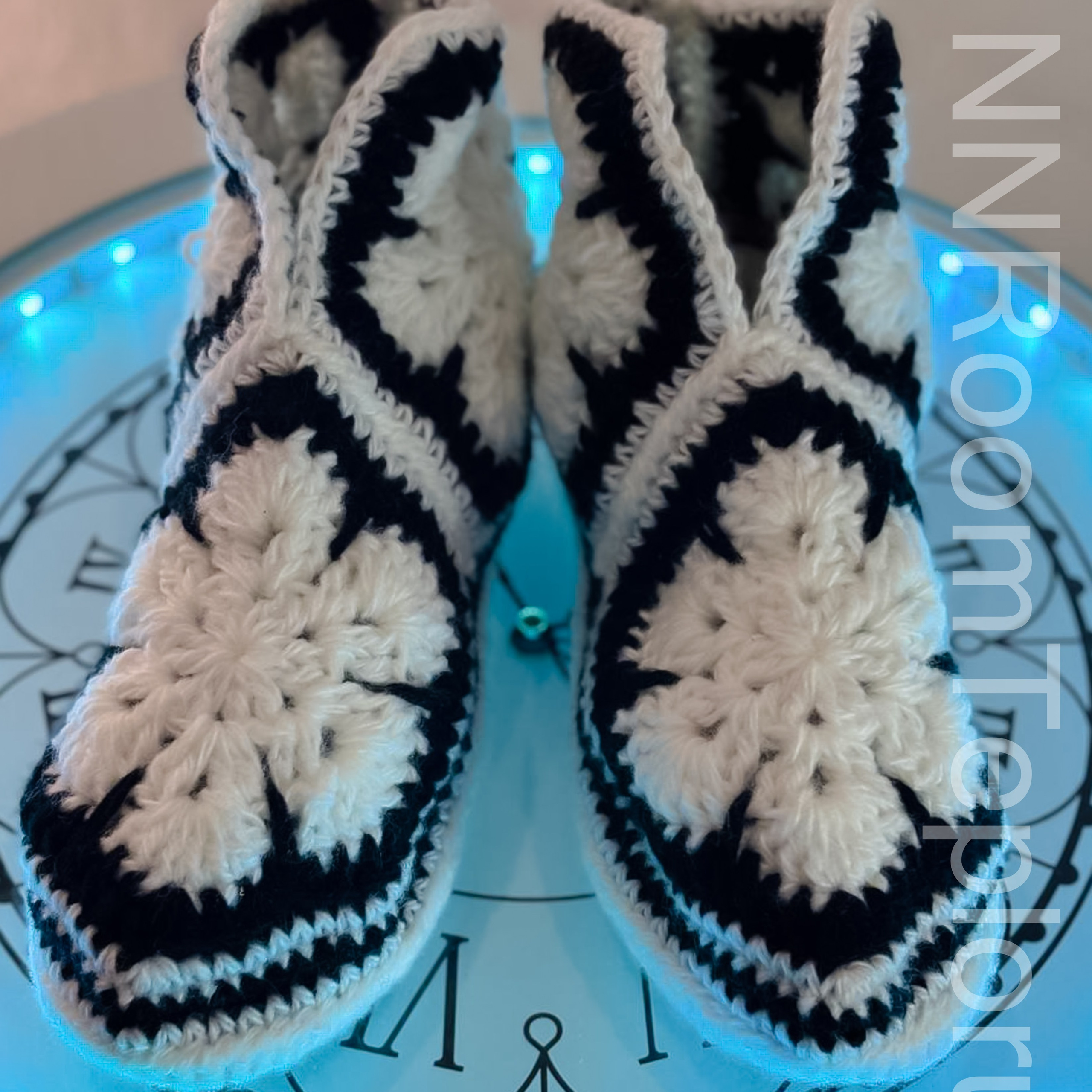 Тапочки черно-белые. NNRoomТеплорук