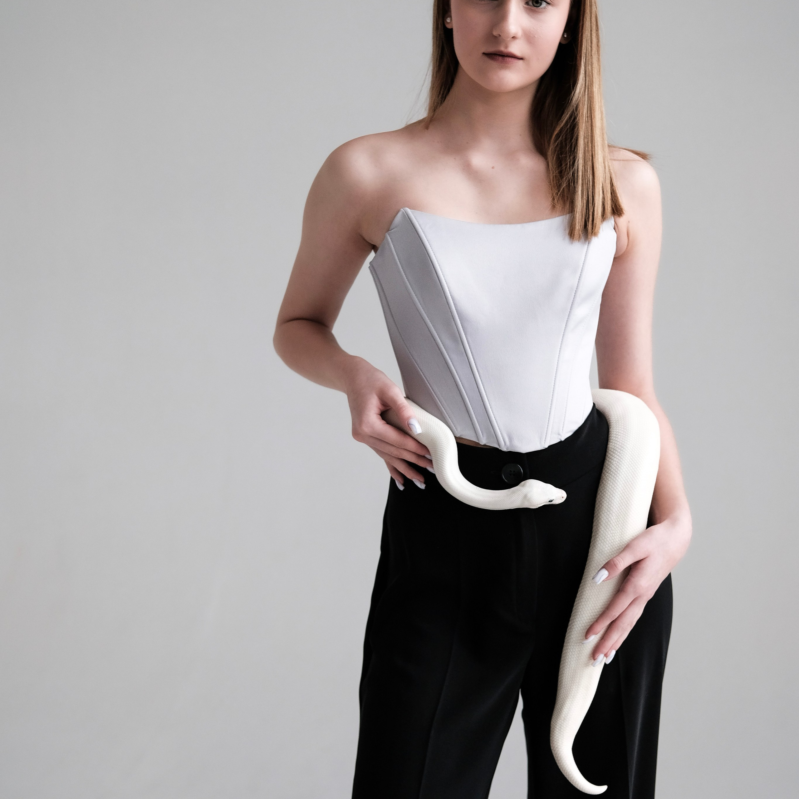Белый корсет