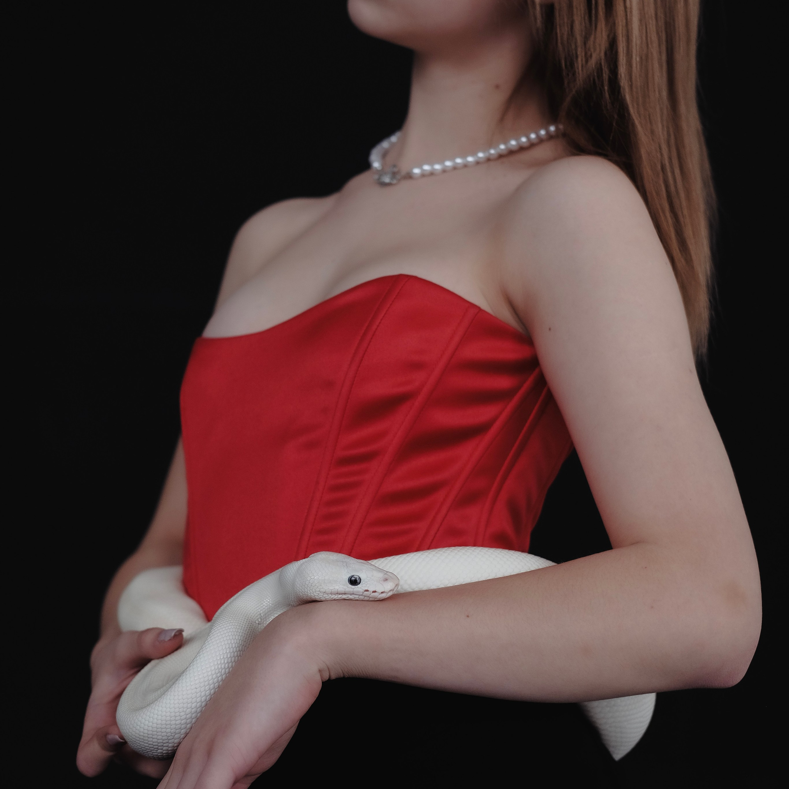 Красный корсет