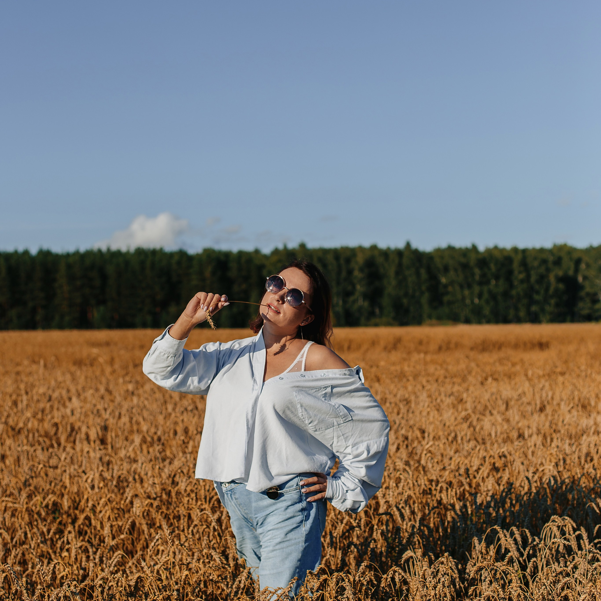 Ольга съемка в&nbsp;поле и&nbsp;у&nbsp;моря