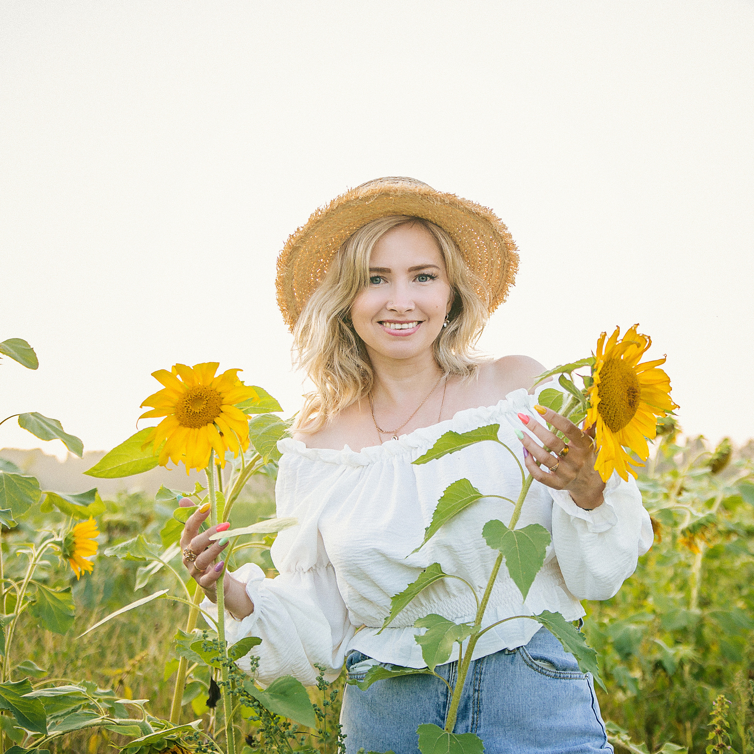 Танюша поле подсолнухи