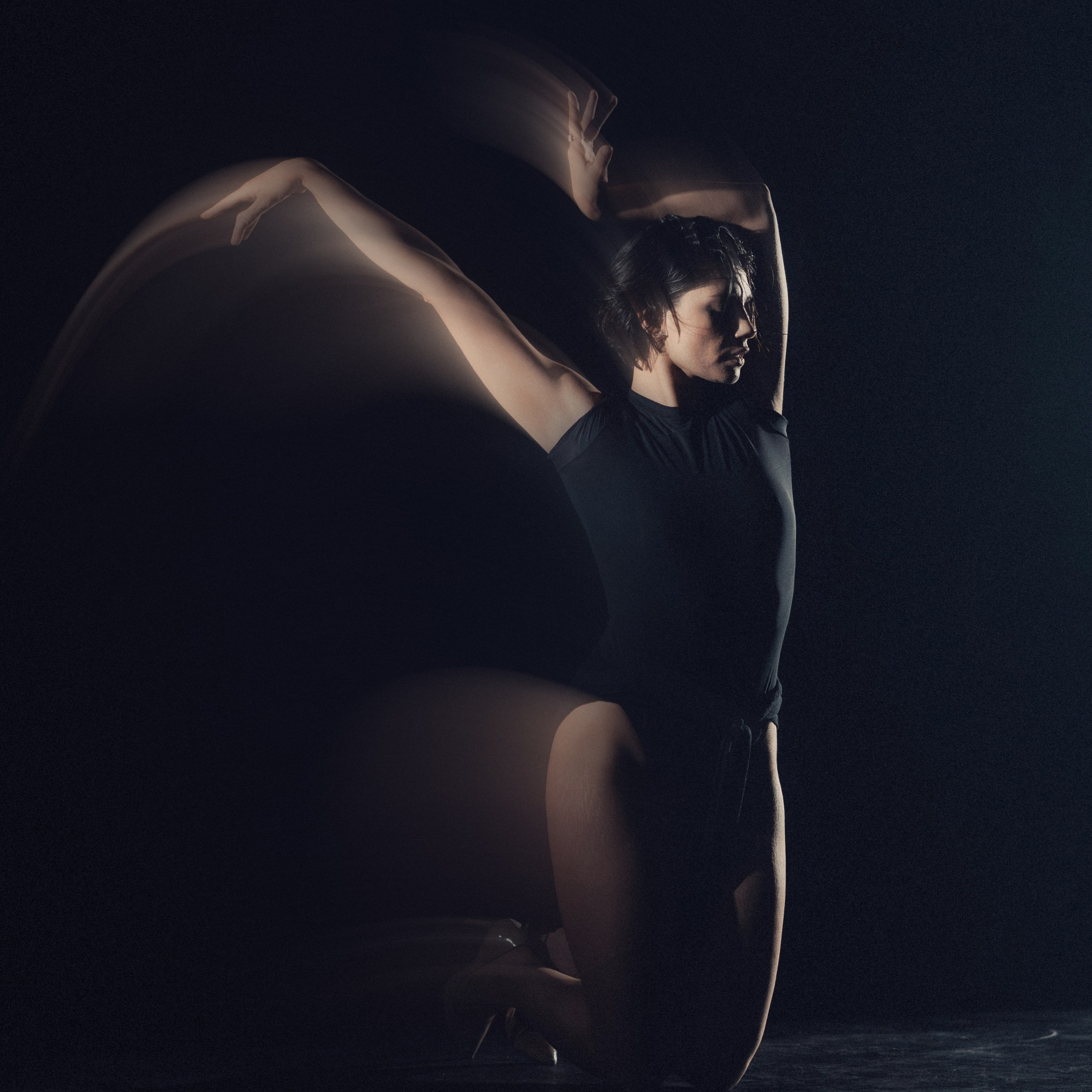 Фотосъемка в кинопавильоне для танцевальной группы Celebrate Yourself