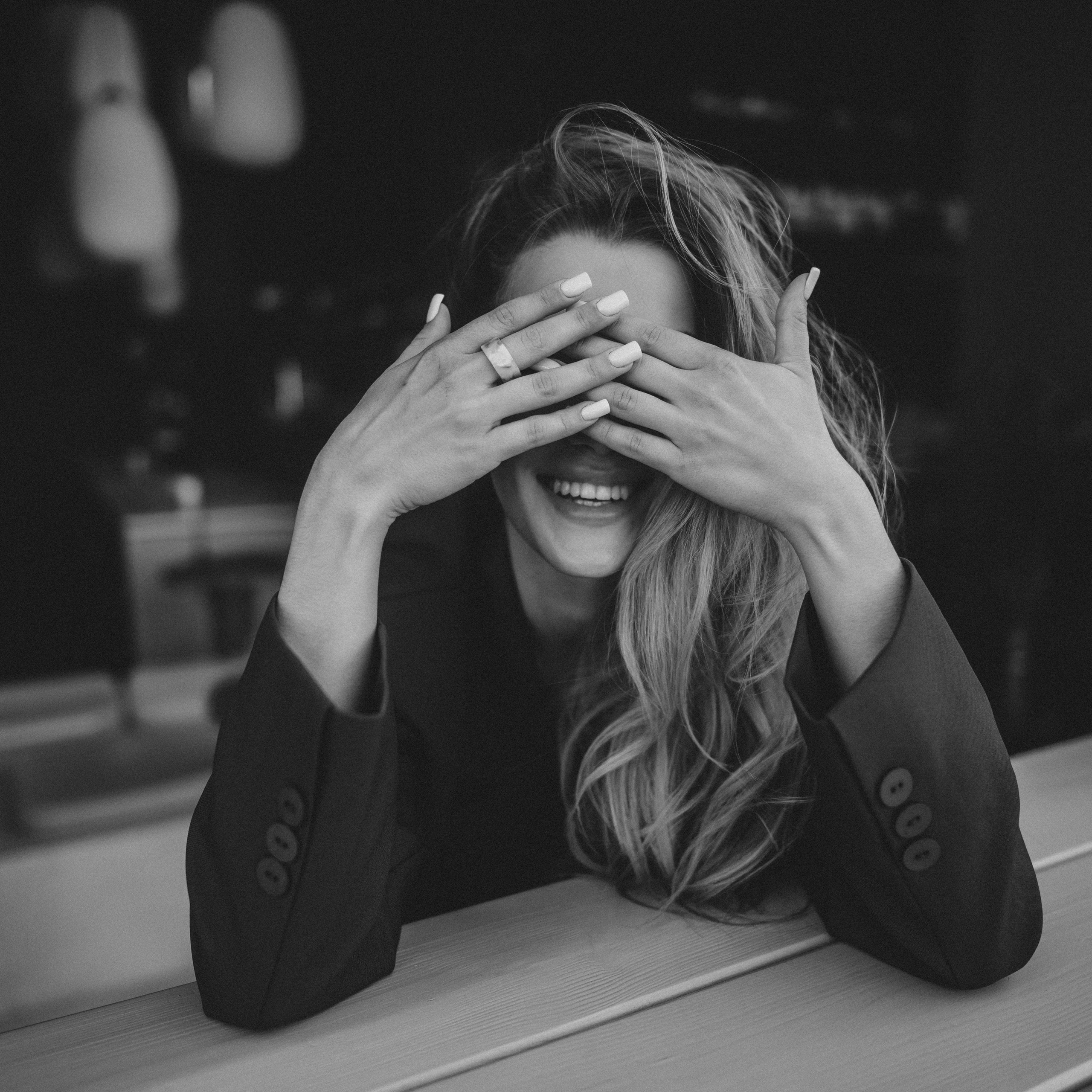 Прогулочная фотосессия с Аделиной по улице профсоюзная в Казани