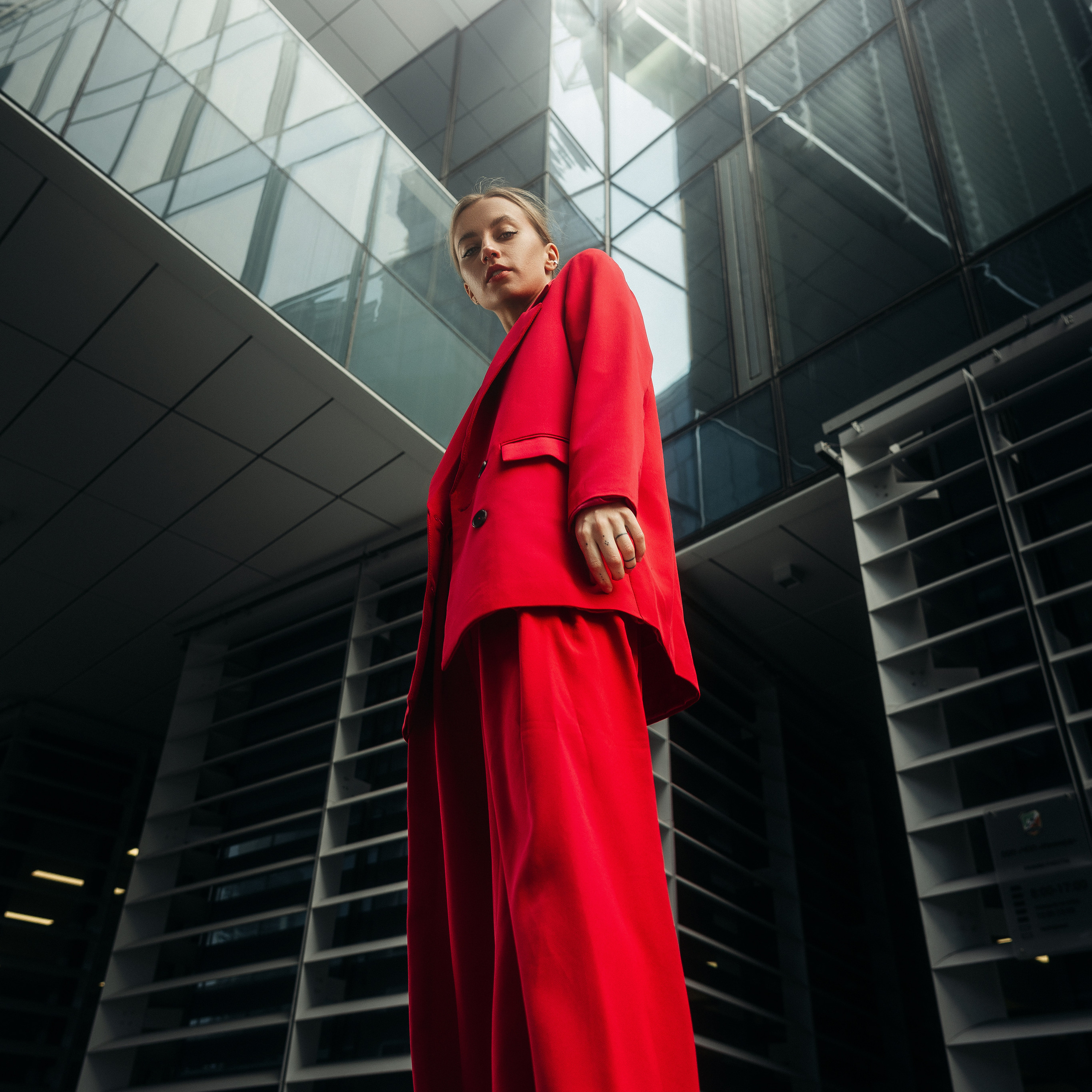 Уличная фотосессия с Надей на территории здания Таиф в Казани