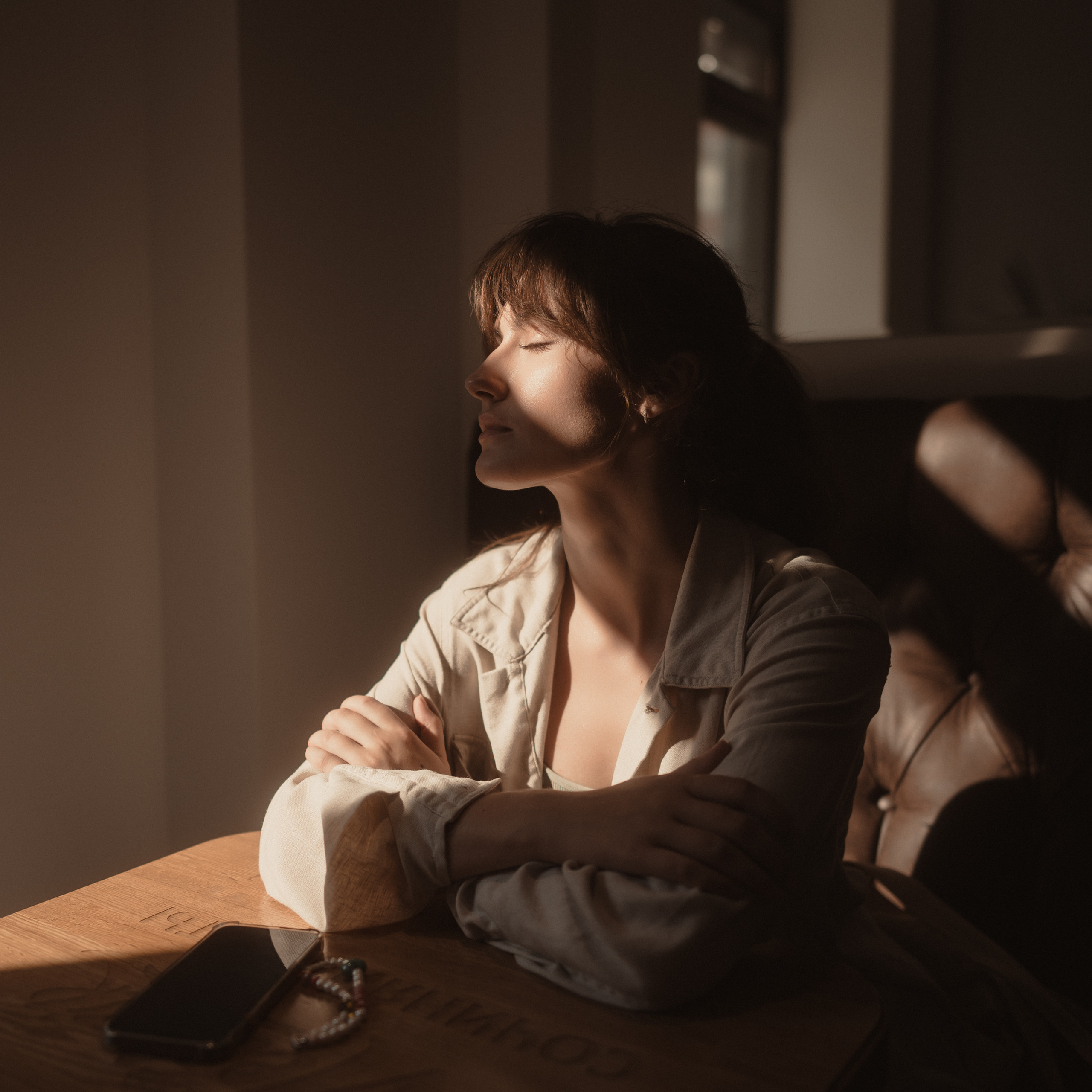 Фотосессия с Настей в кафе Медовик в Казани