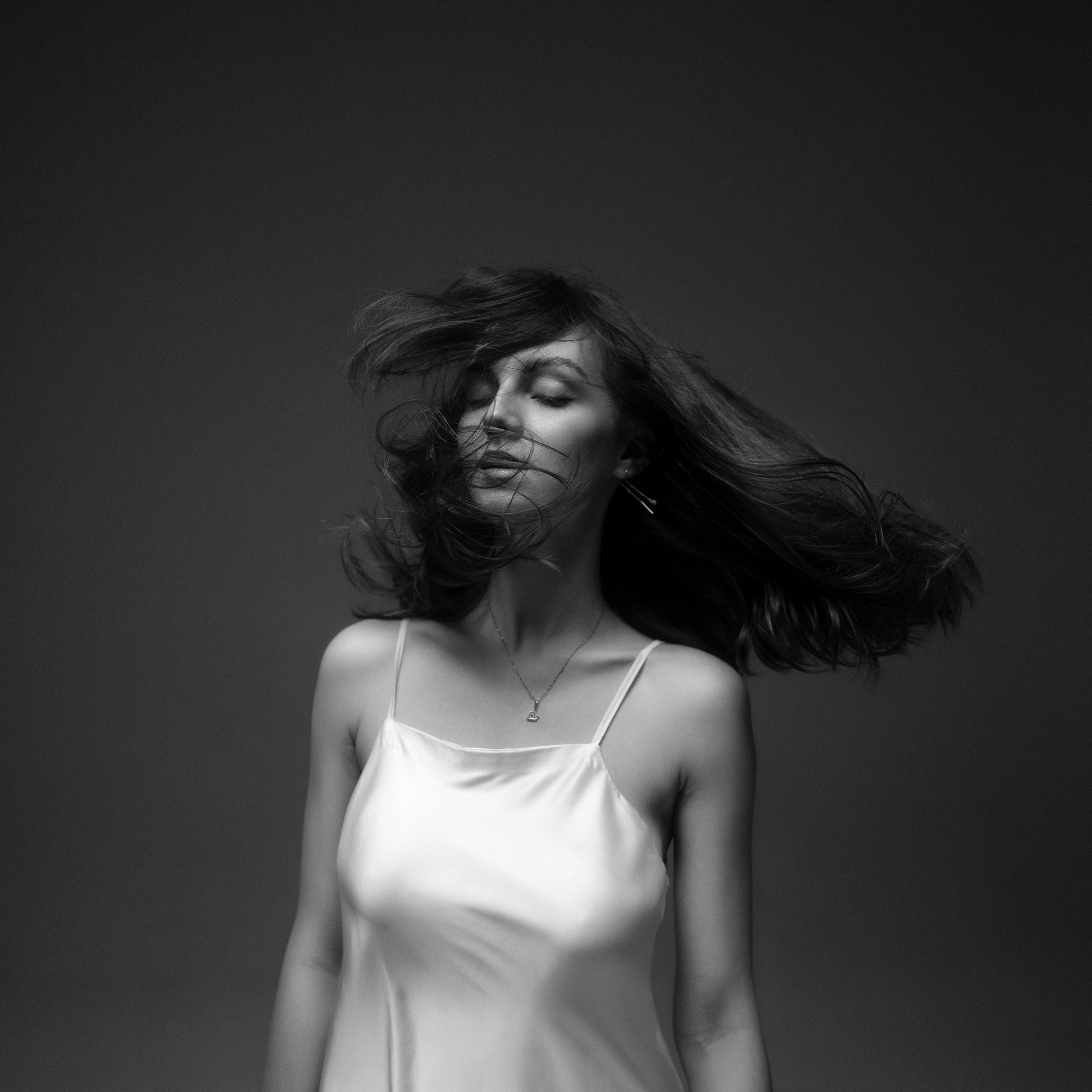 Студийная чб фотосессия с Дианой в студии Свет