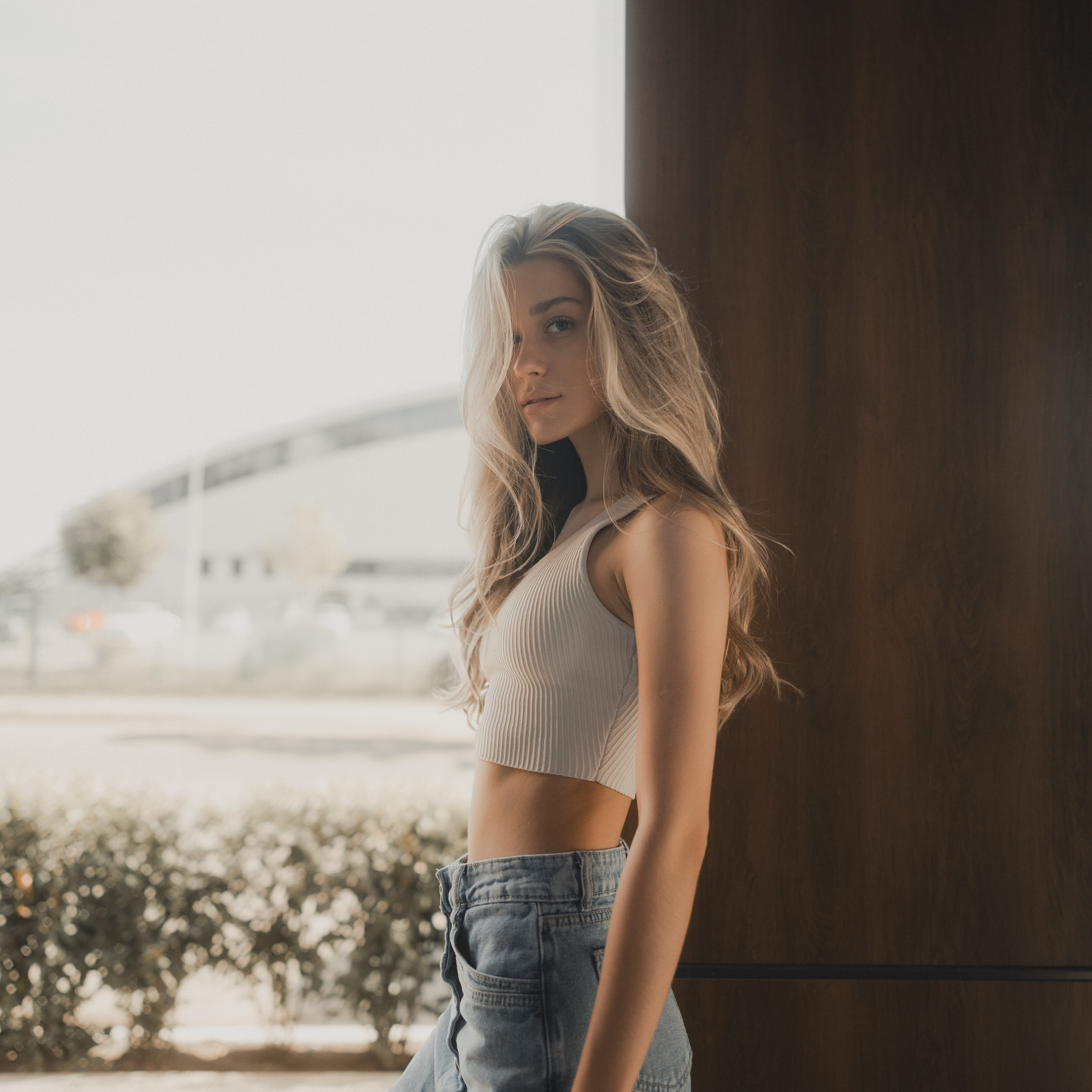 Уличная фотосессия с Аделиной на территории ЖК Савин Хаус в Казани