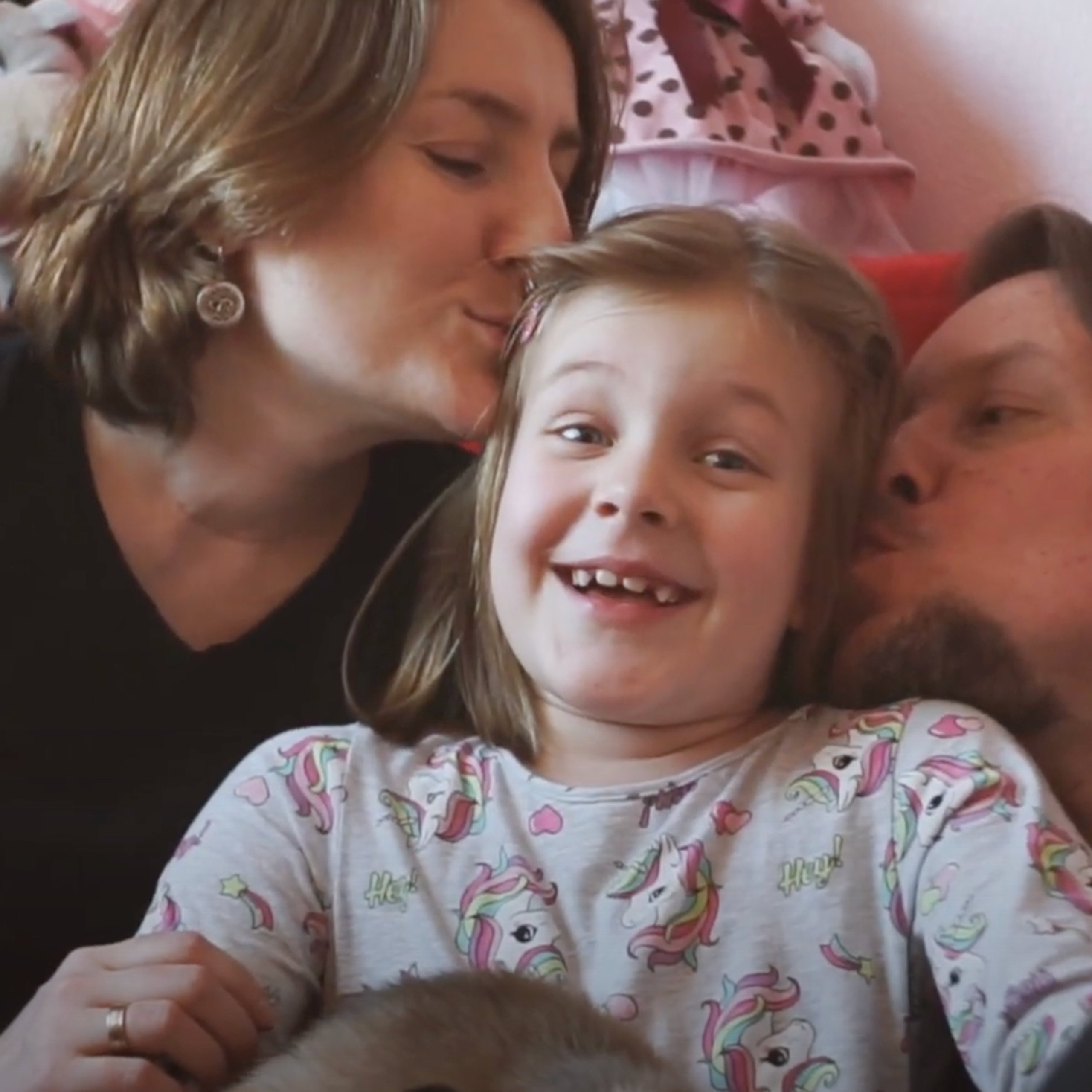 Варя, мама, папа, хлеб Валера и шоколад с вареньем