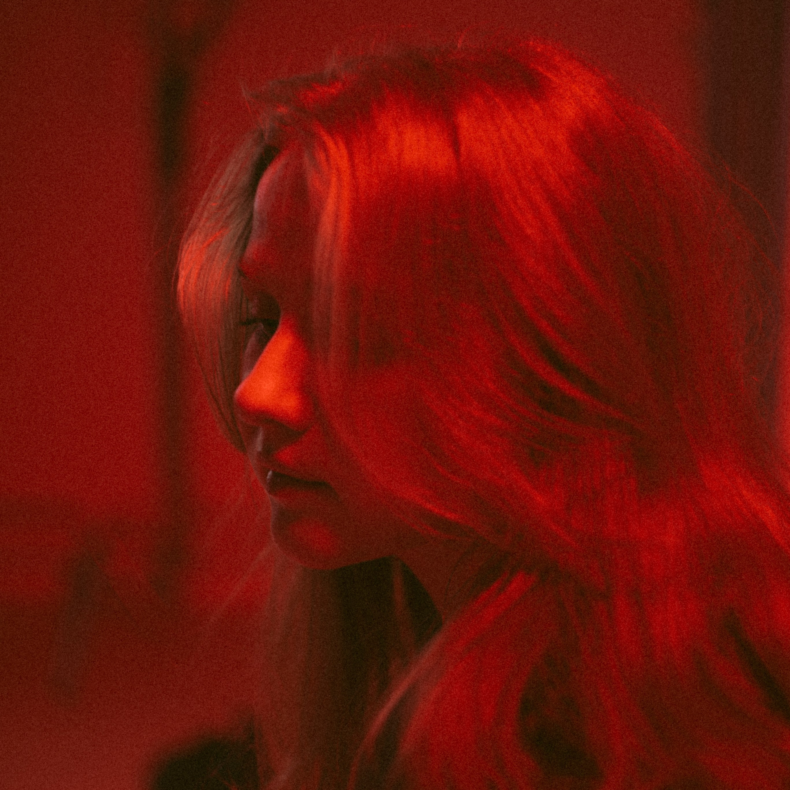 minimalistic photoshoot in&nbsp;studio with colourful light