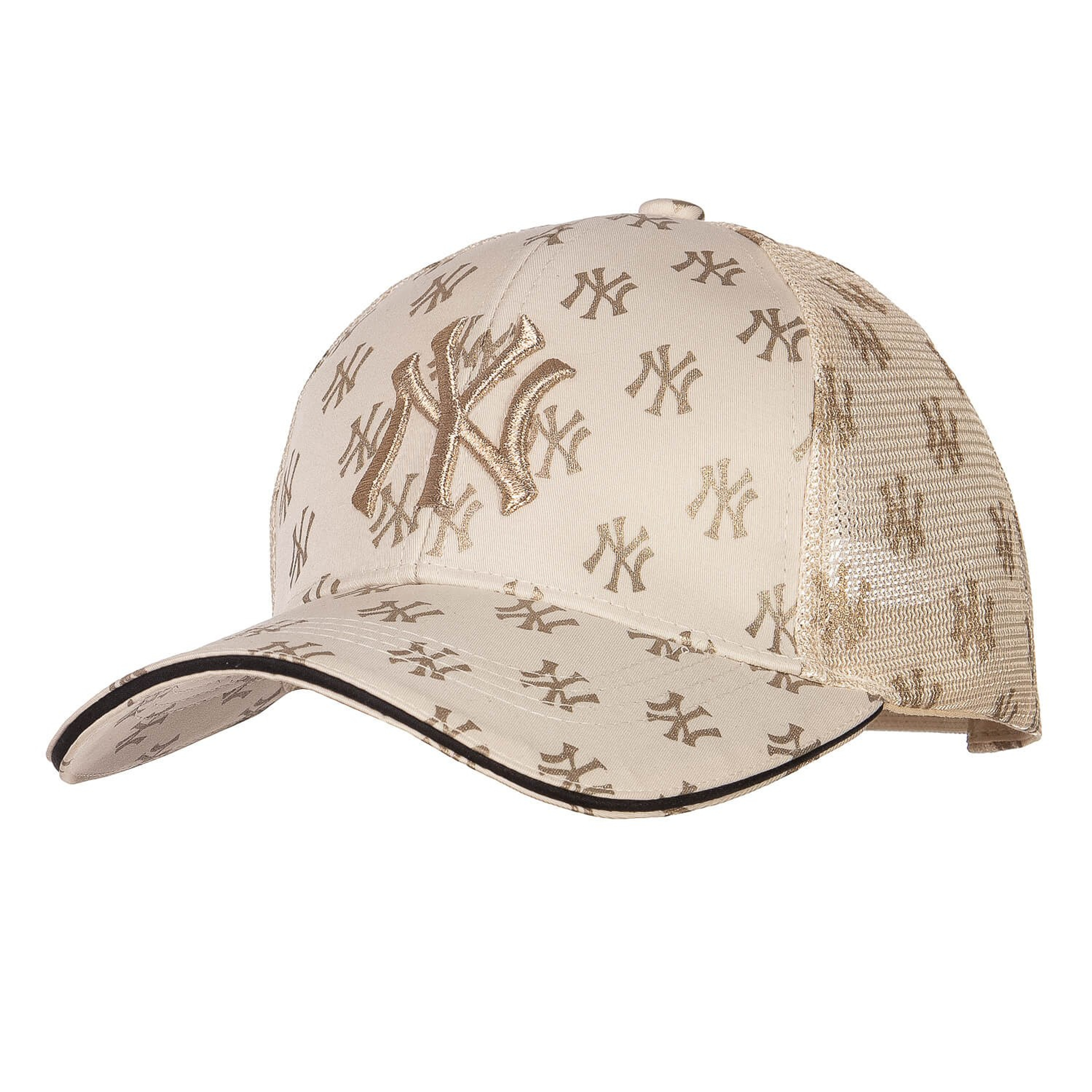 Кепка на белом фоне