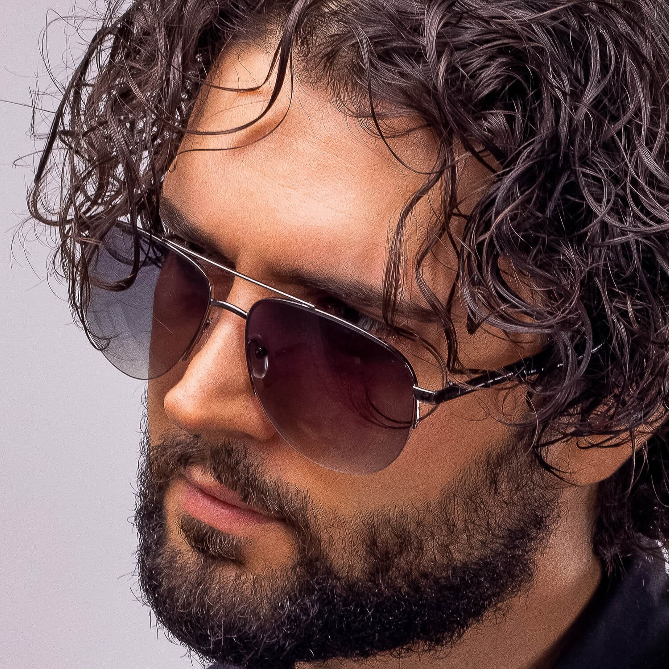 Съемка очков на модели мужчине