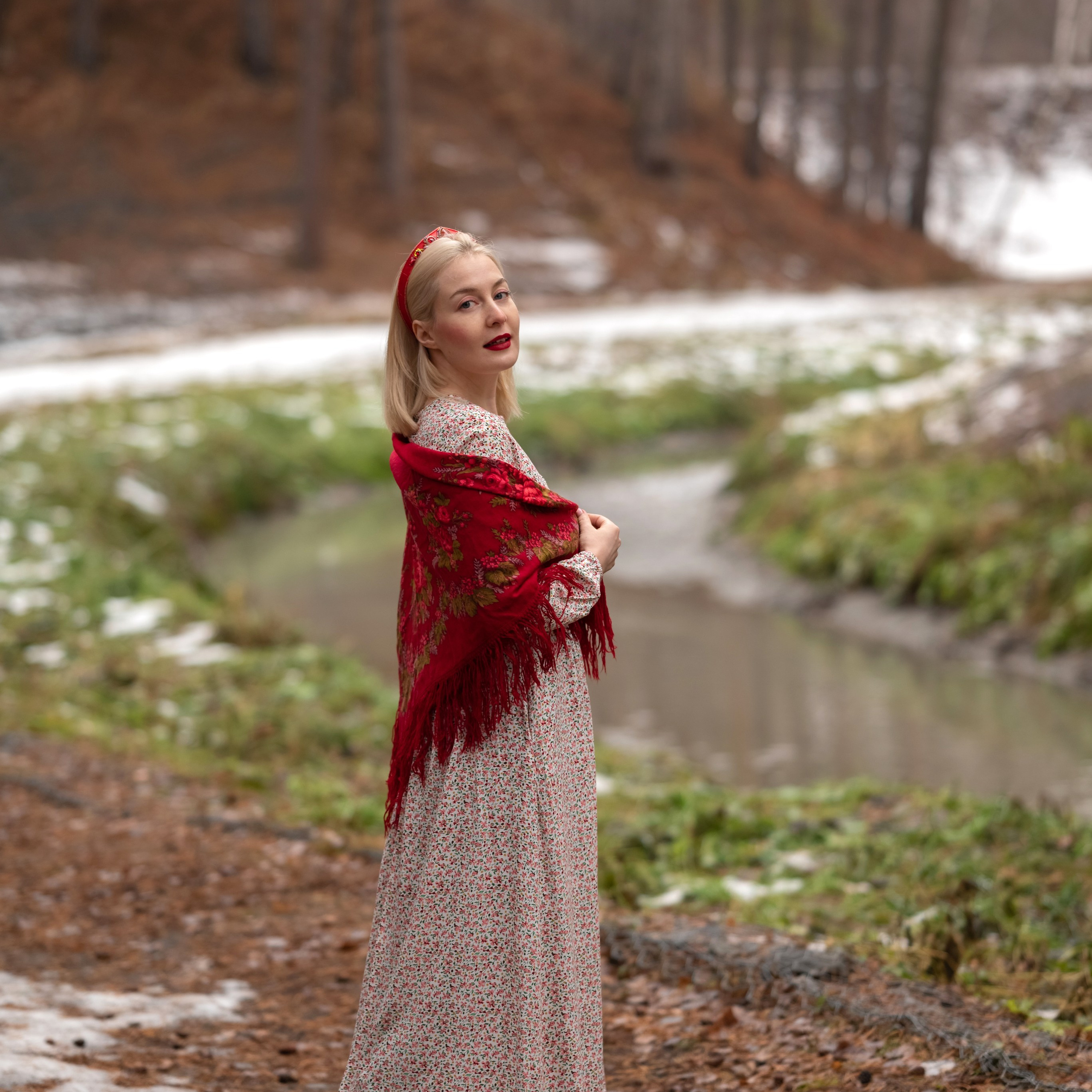 Яна. Прогулка в лесу