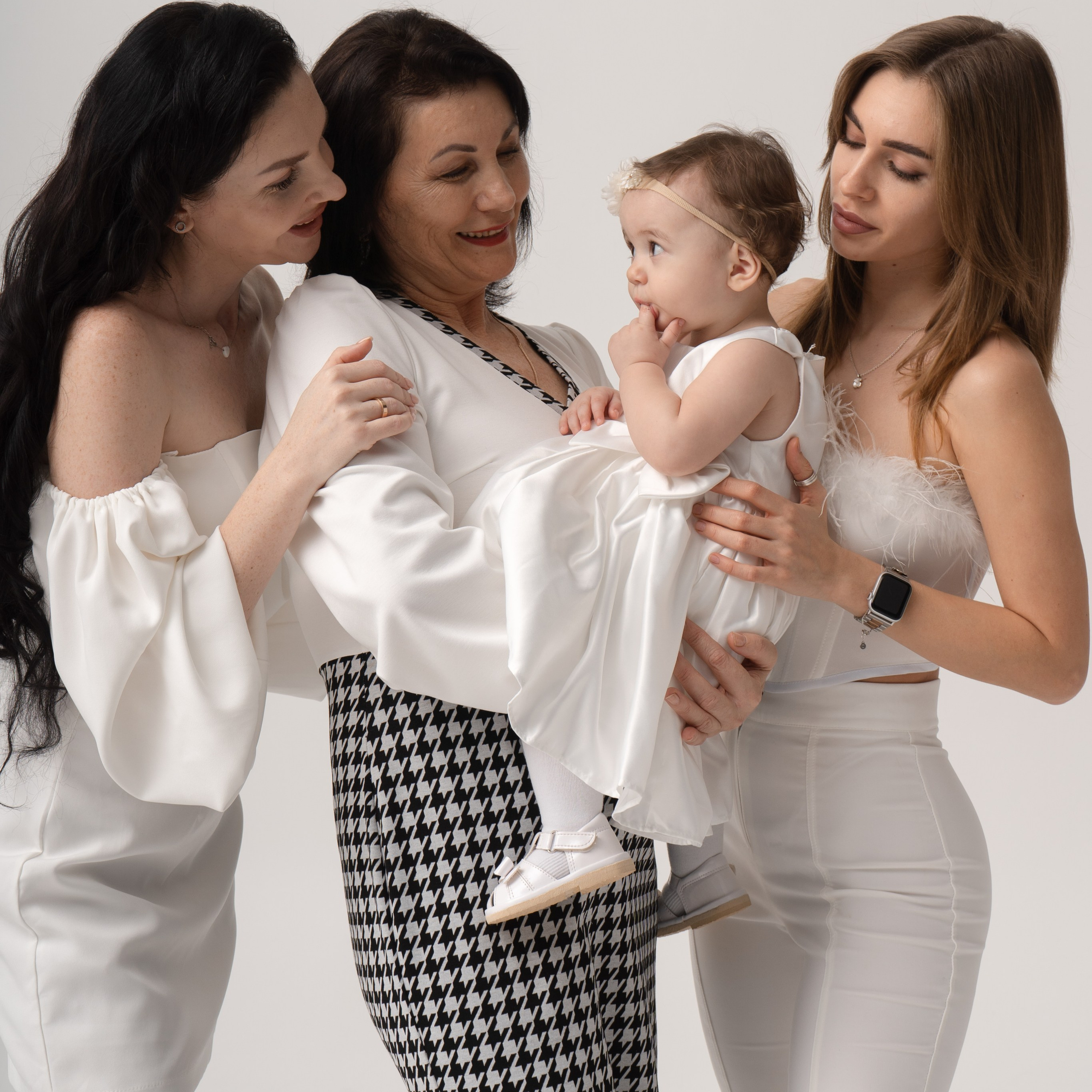 Лера, Алина, Мира и Инна