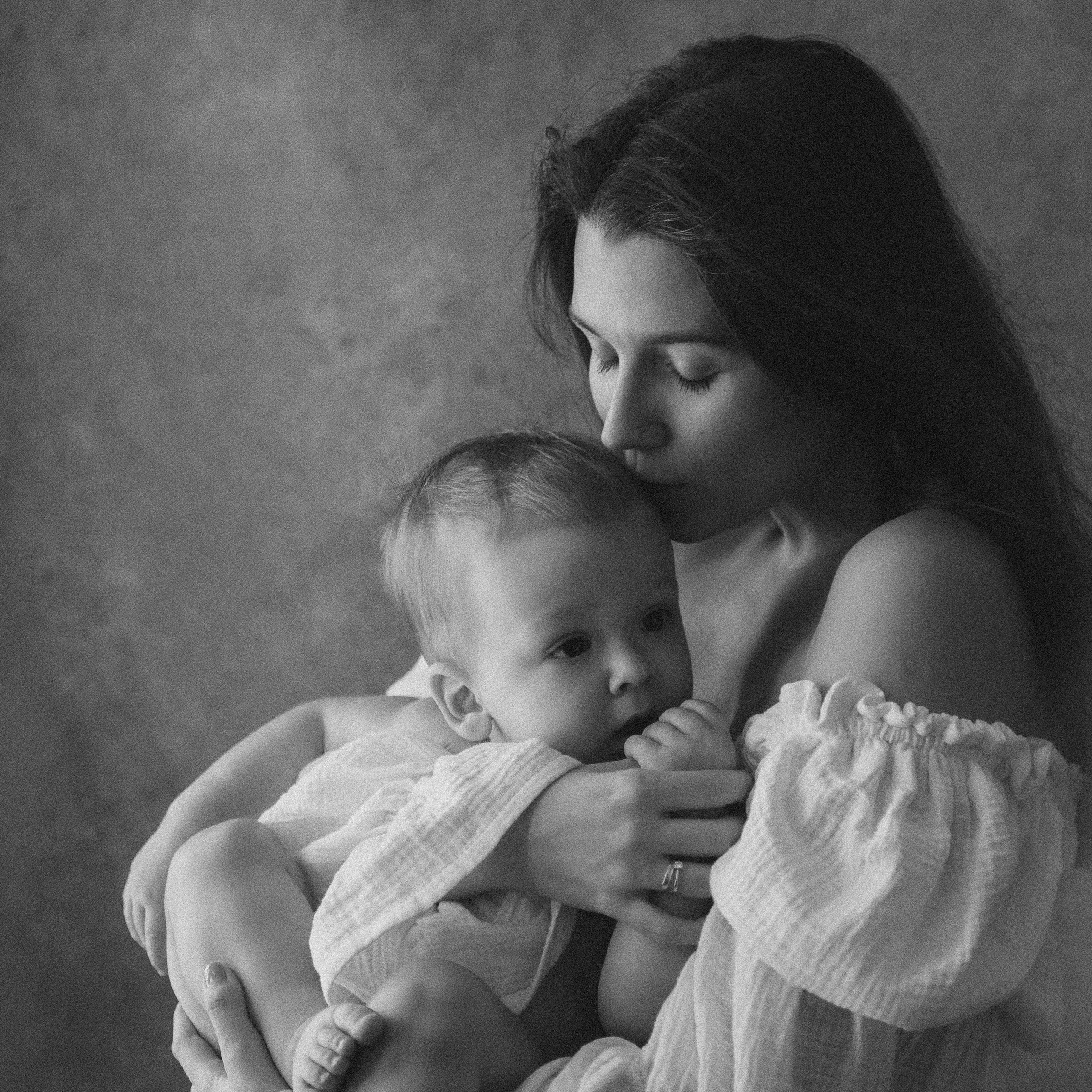 Мама и малыш. Нежная история в объятиях, любви, внимания…