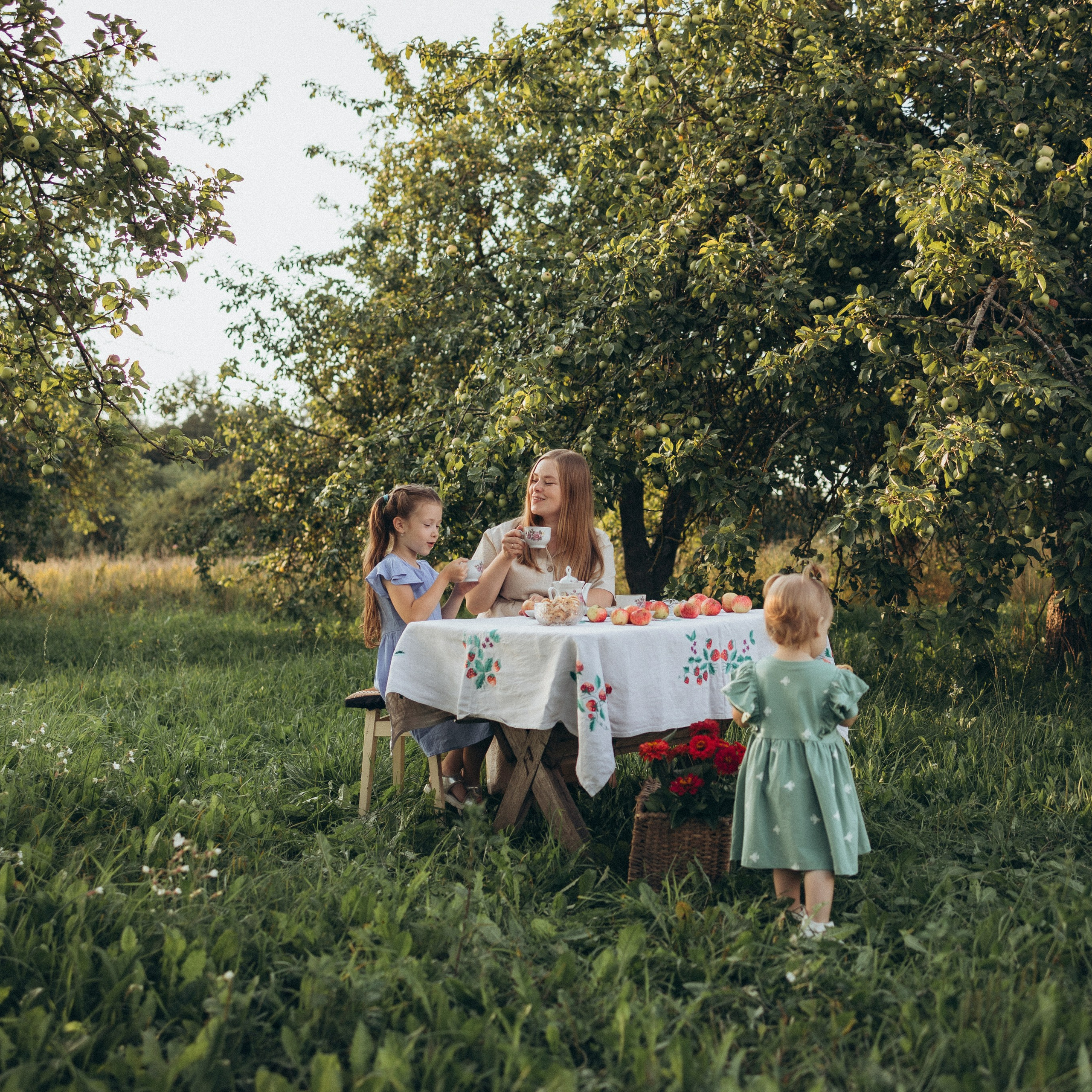 Чаепитие в саду