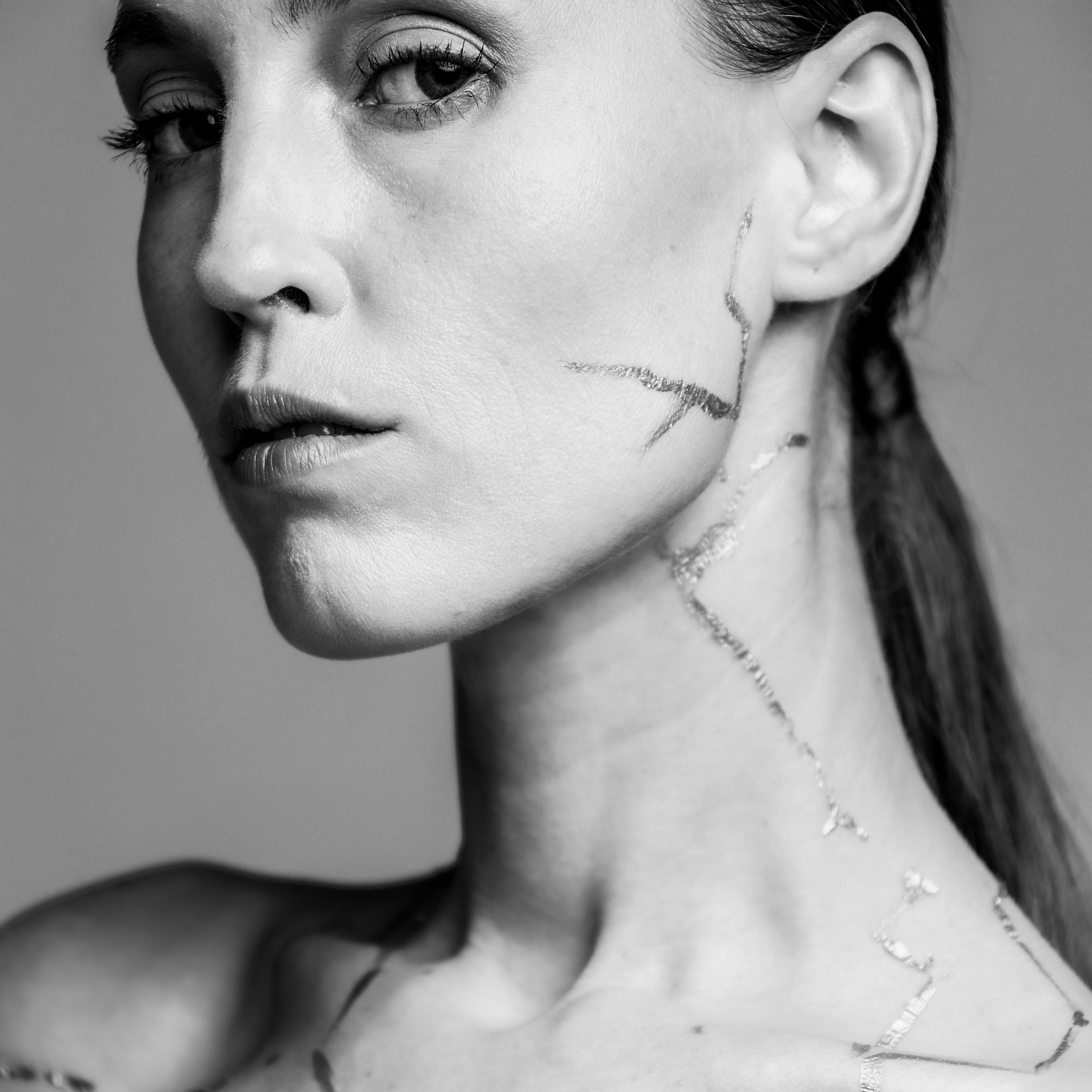 Черно-белые портреты. Фотограф состояний Марина Савинская