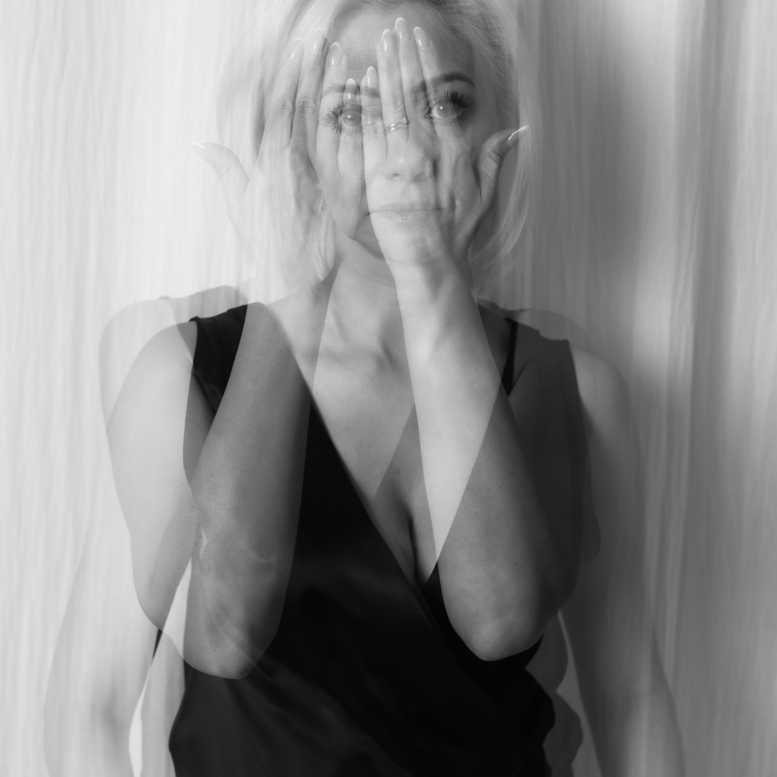 Черно-белые портреты. Фотограф состояний Марина Савинская