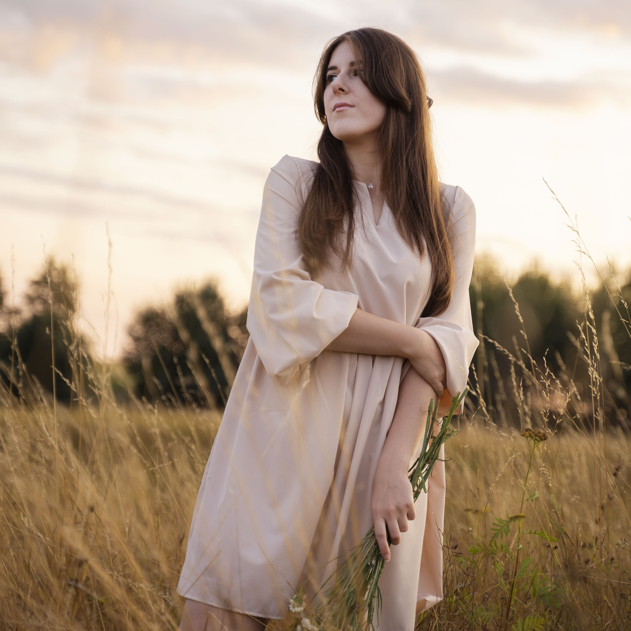 Александра (фотосессия в поле)