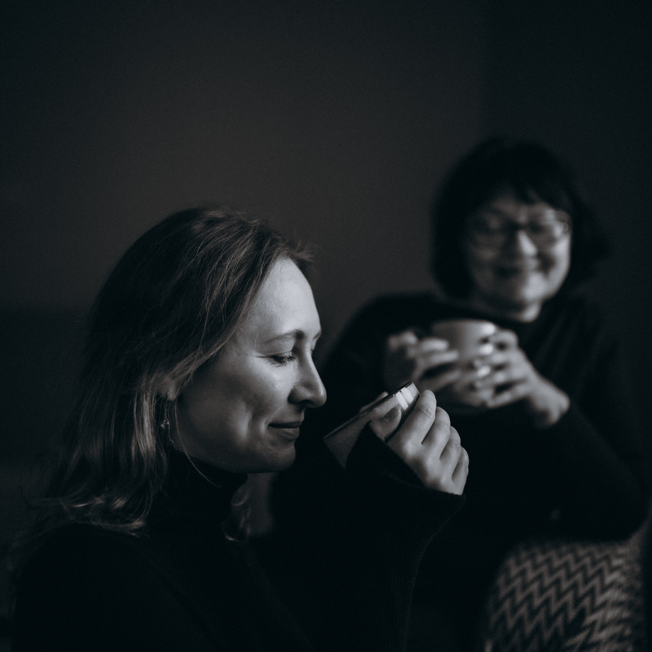 Юлия с мамой дома.