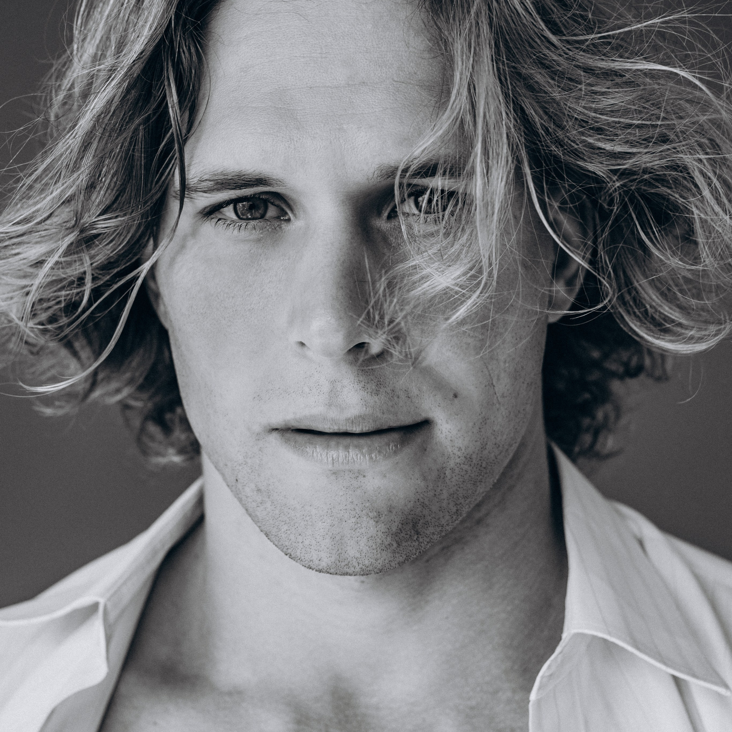 Мужской портрет в студии.