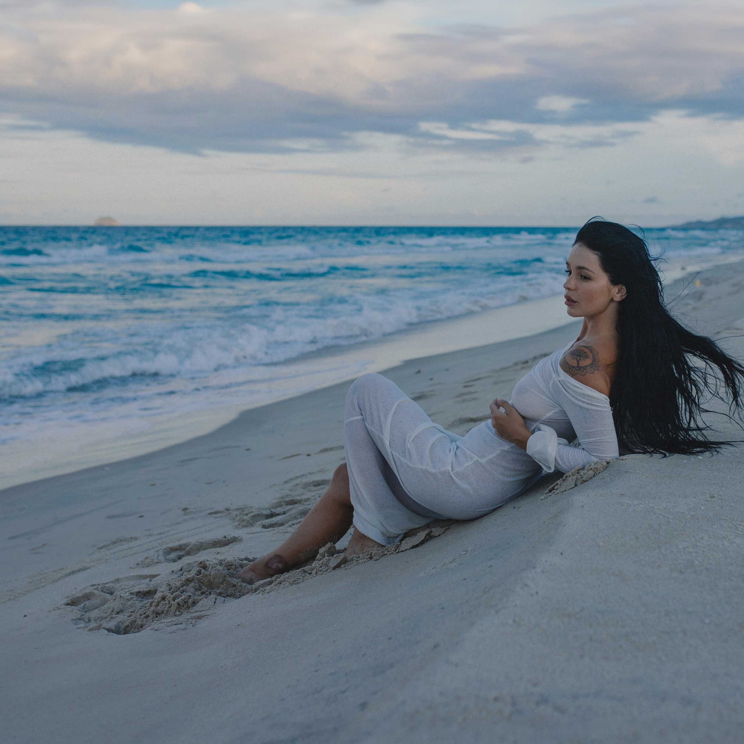 Карина на пляже Бай Дай