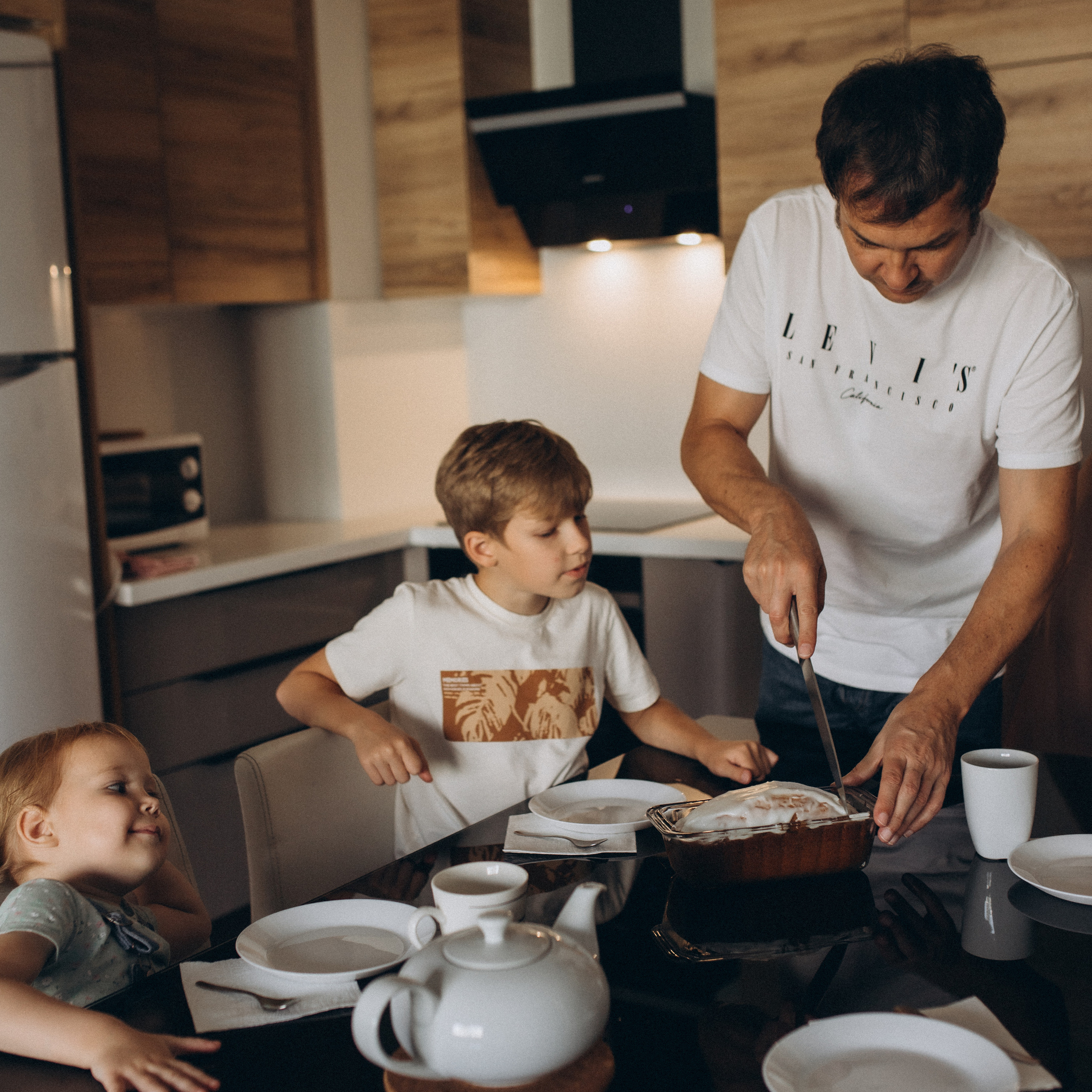 Дома у семьи Новиковых.