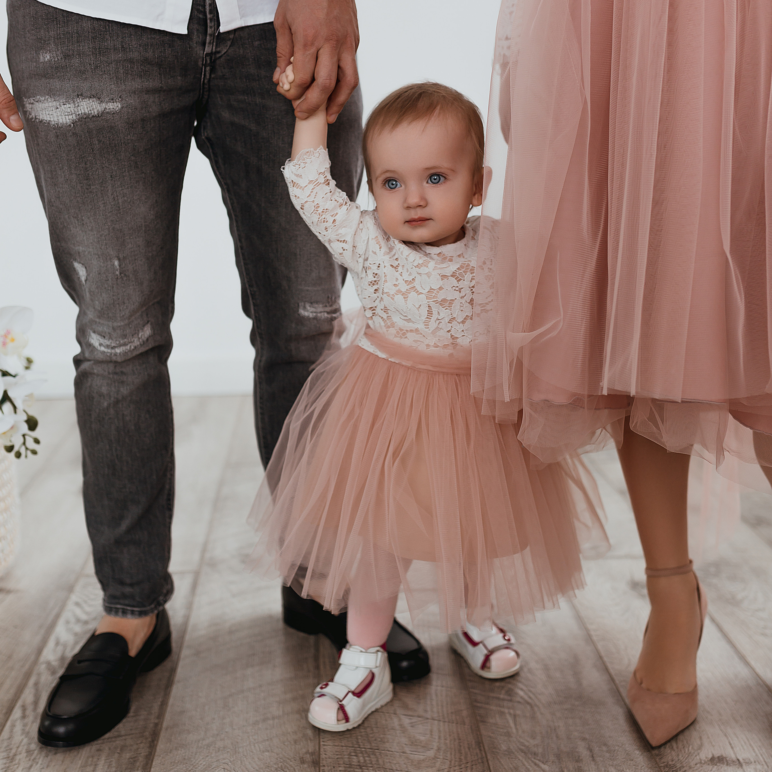 Коля, Оля и Оливия