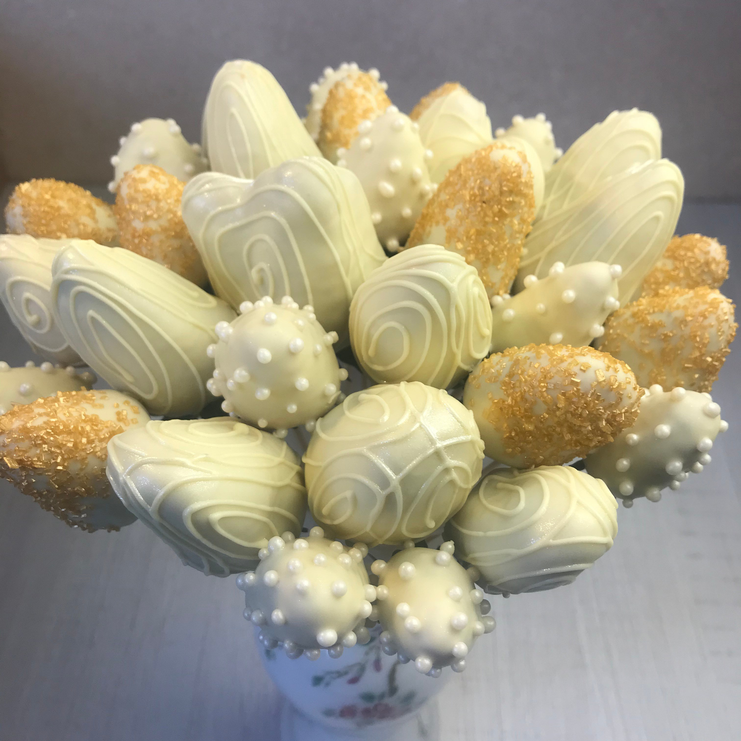 Букет из клубники в шоколаде "Снежная королева". Клубника в шоколаде в Сургуте