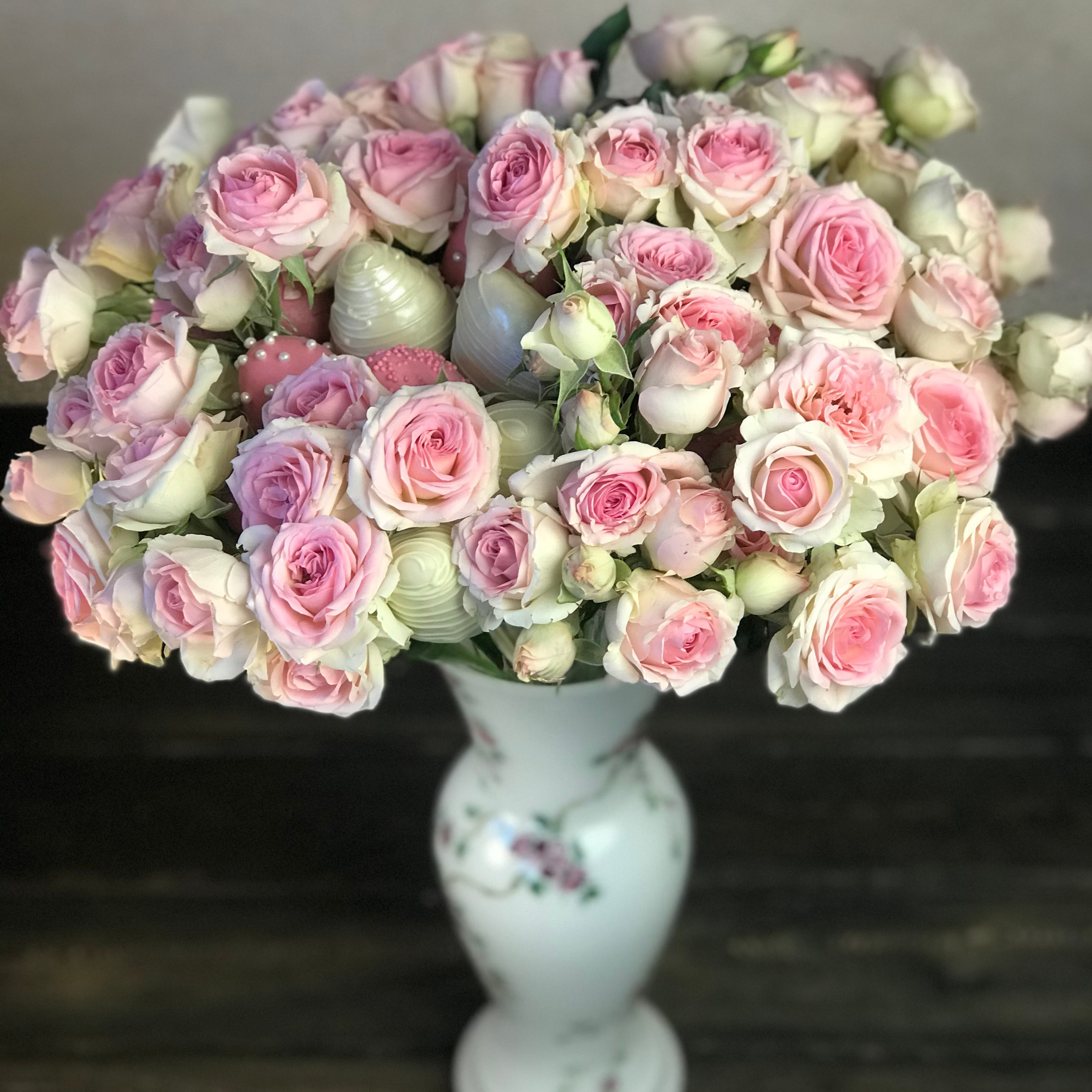 Букет из клубники в шоколаде «Нежность». Клубника в шоколаде в Сургуте