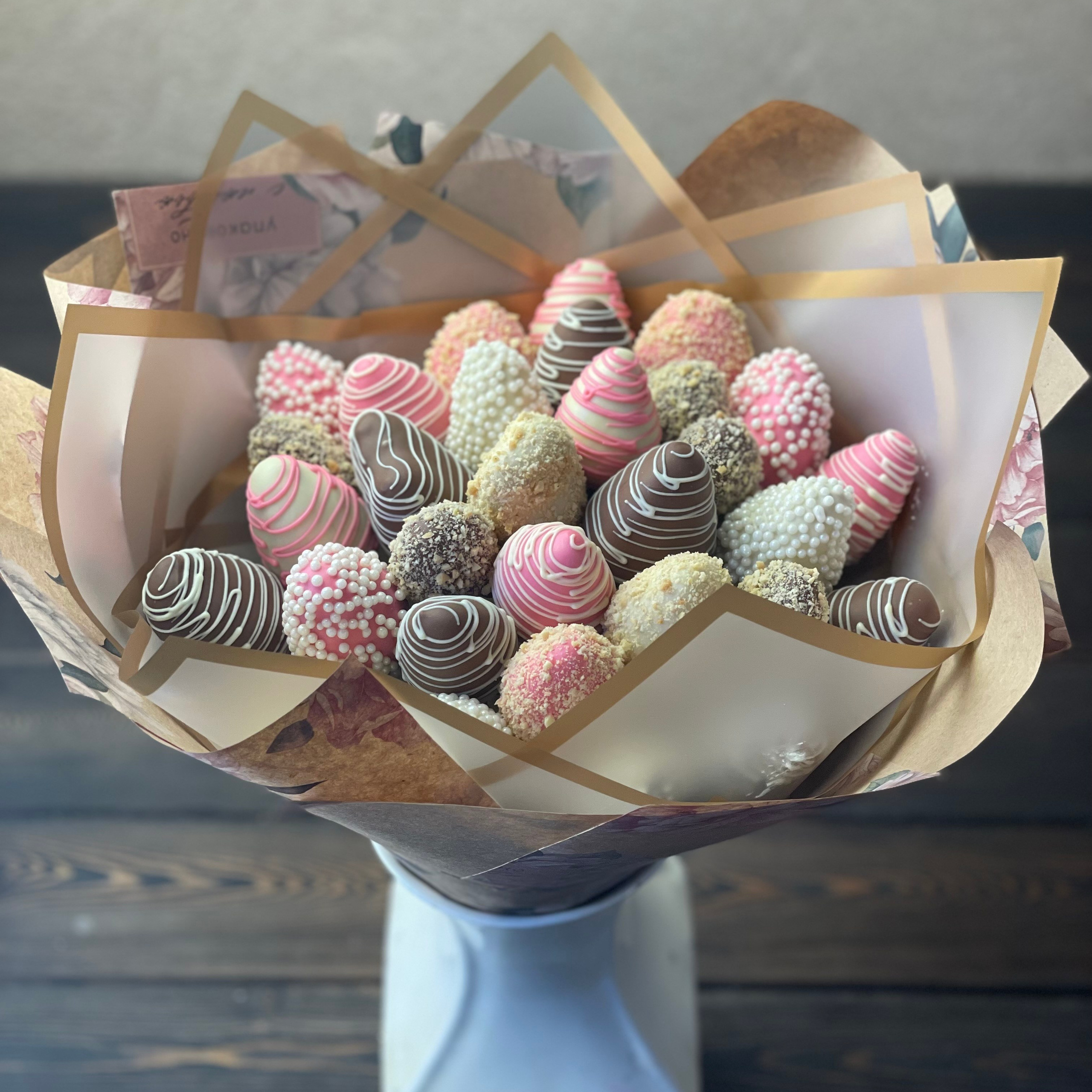 Букет из клубники в шоколаде «Ангельский шепот». Клубника в шоколаде в Сургуте