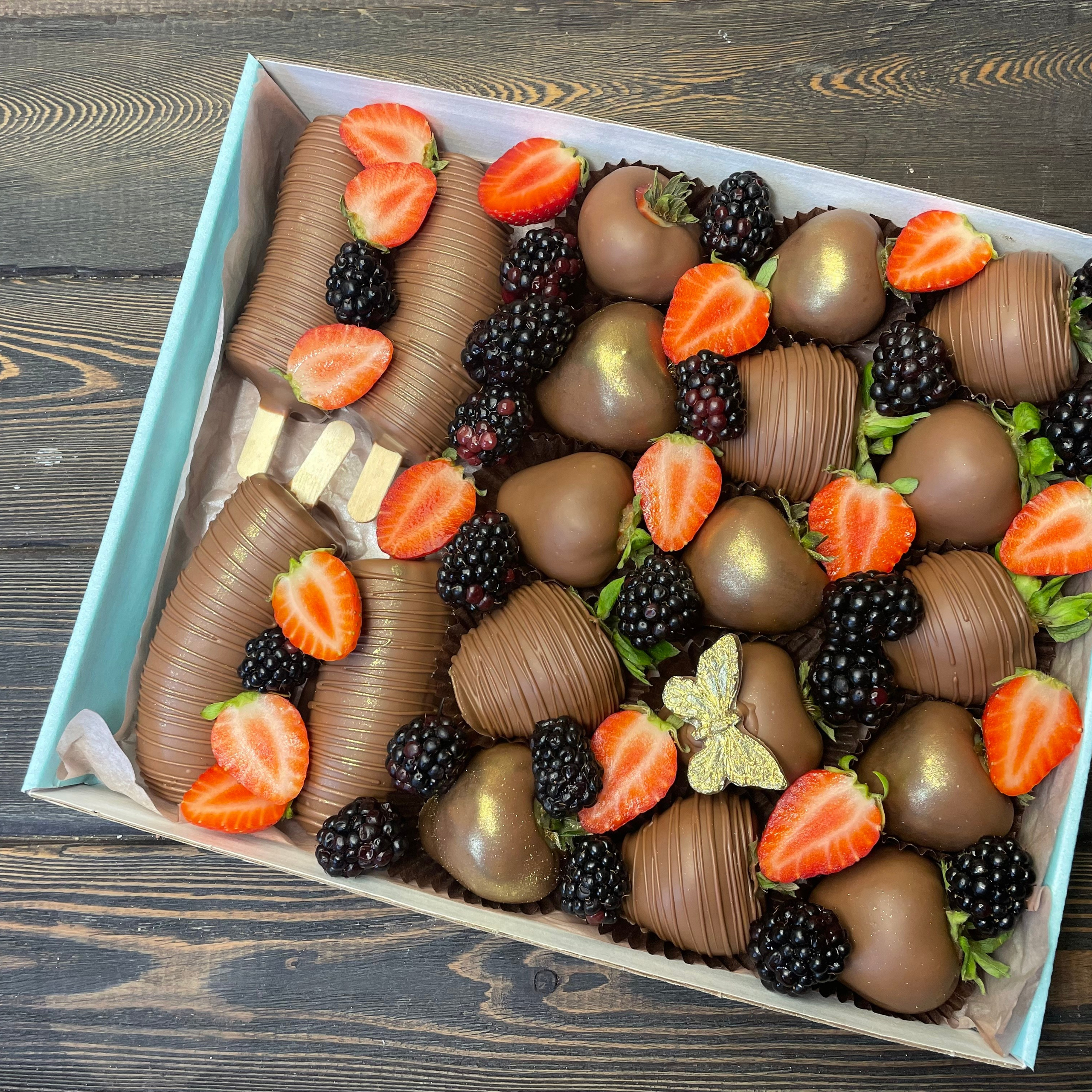 Набор из клубники в шоколаде +бананы «Лесная фея». Клубника в шоколаде в Сургуте