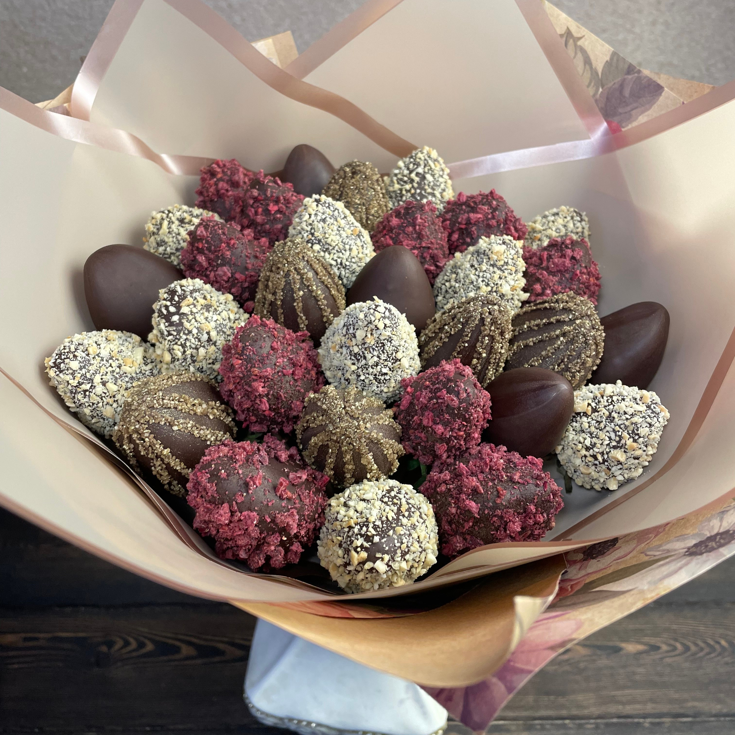 Букет из клубники в шоколаде "Узоры". Клубника в шоколаде в Сургуте