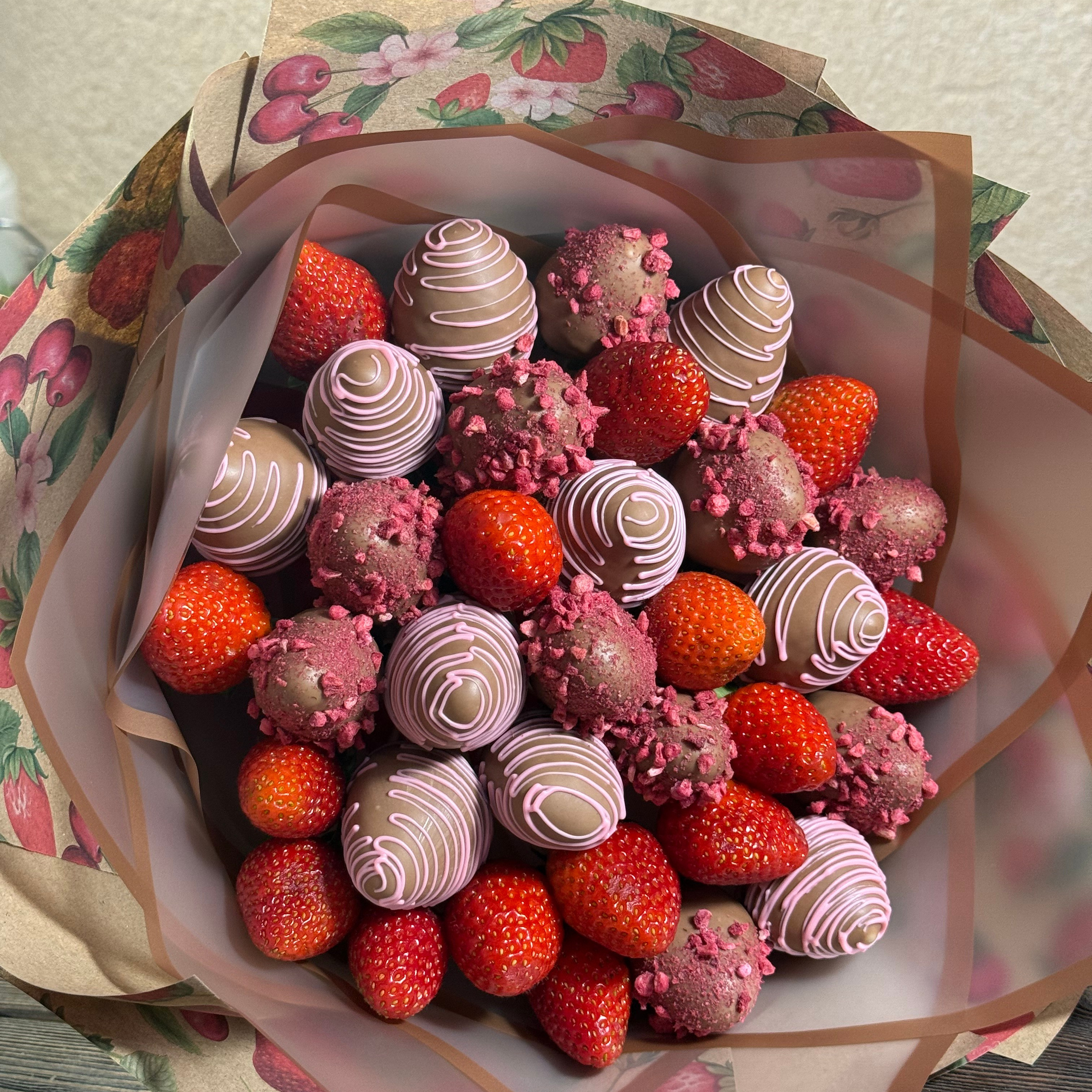 Букет из клубники в шоколаде «Сладкая любовь». Клубника в шоколаде в Сургуте