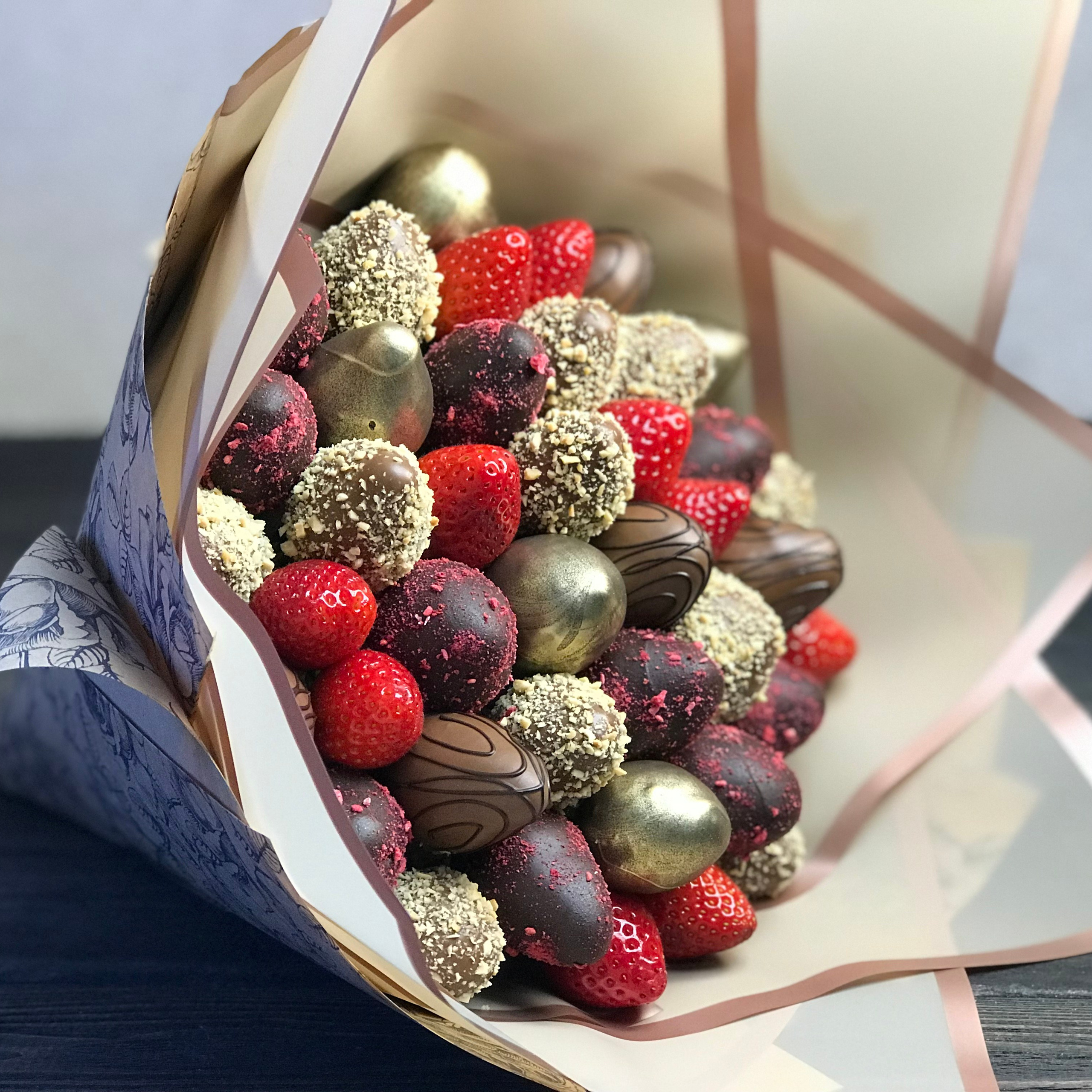 Букет из клубники в шоколаде «Сказочный». Клубника в шоколаде в Сургуте