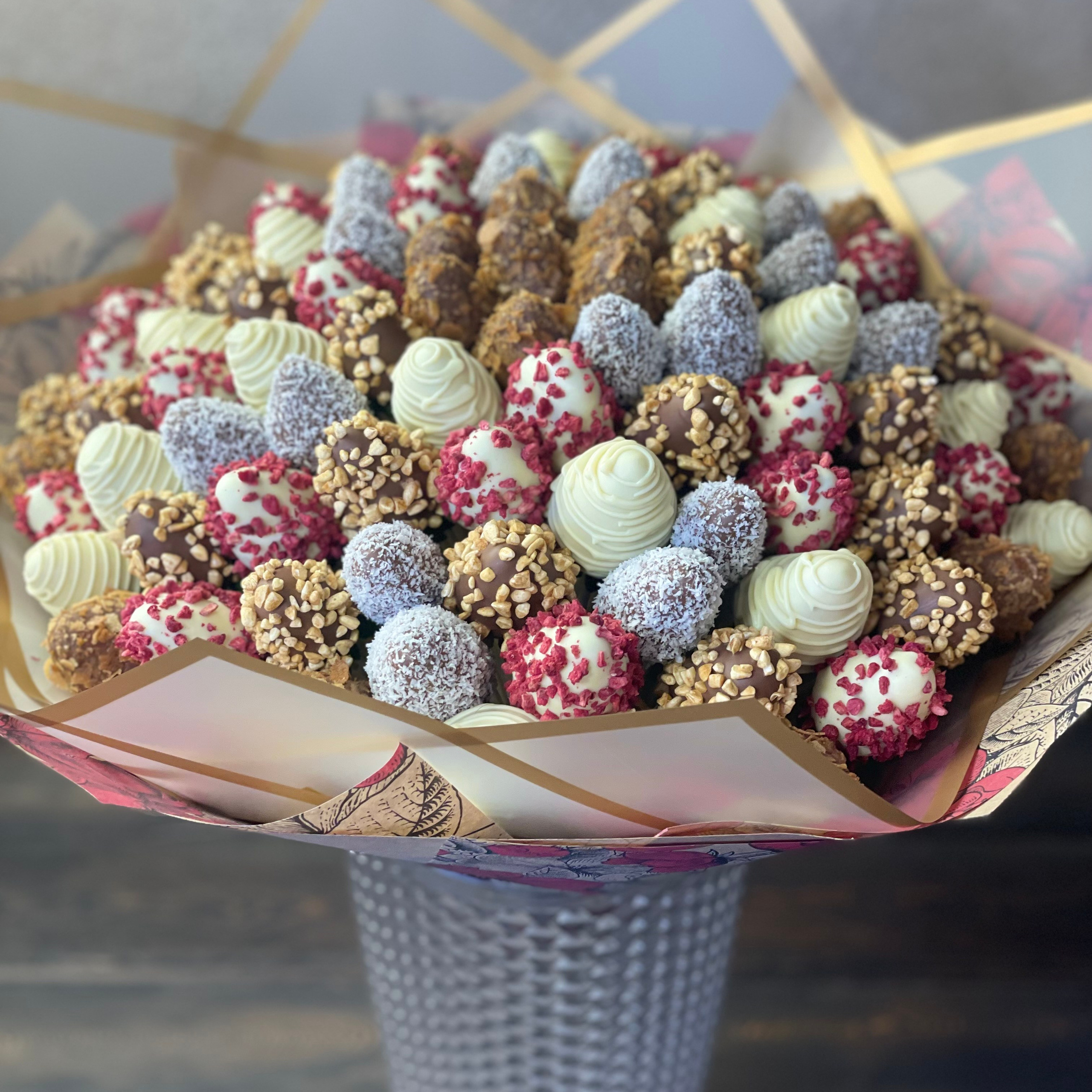 Букет из клубники в шоколаде «Ангельский шепот». Клубника в шоколаде в Сургуте