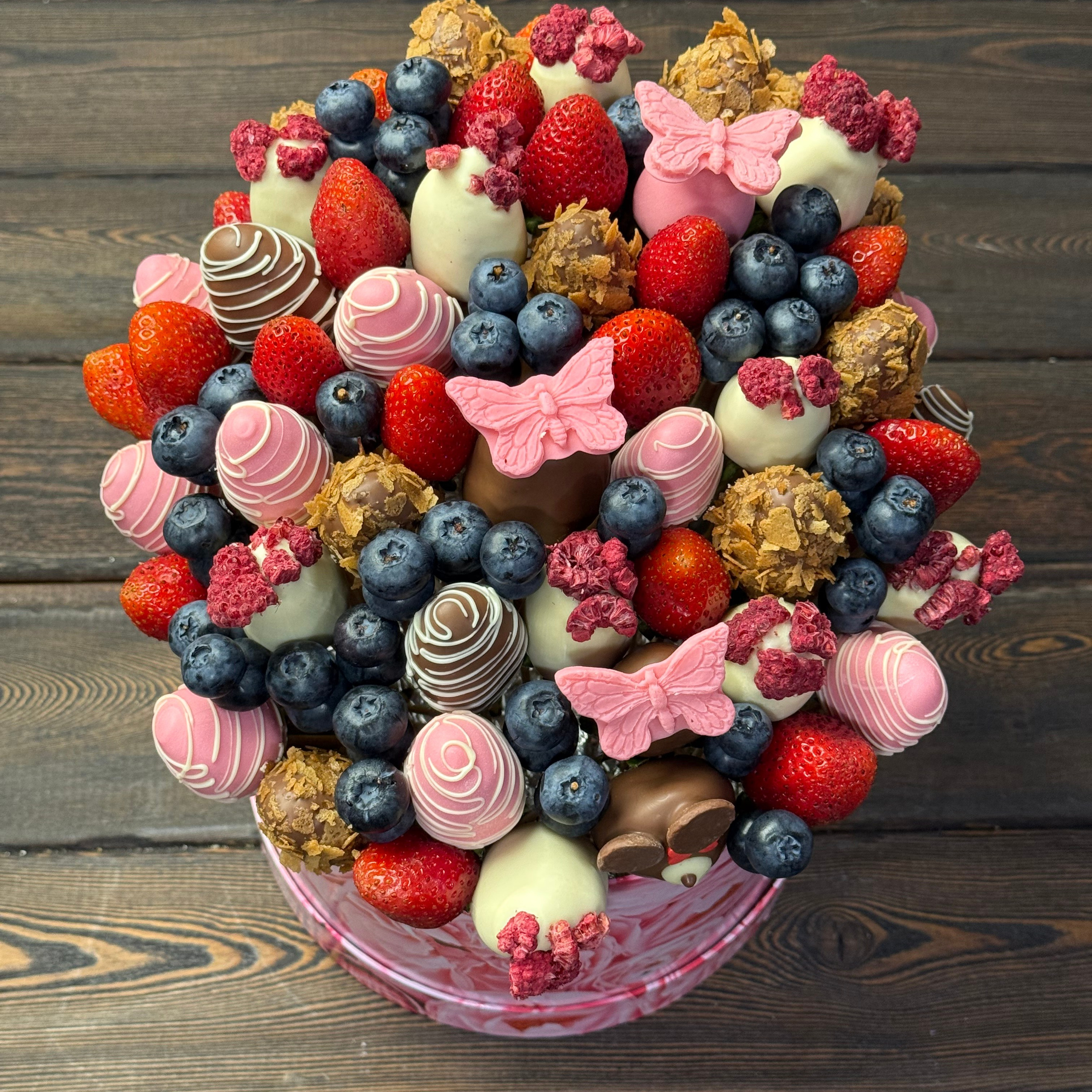 Шляпная коробочка «Поющий дождь». Клубника в шоколаде в Сургуте