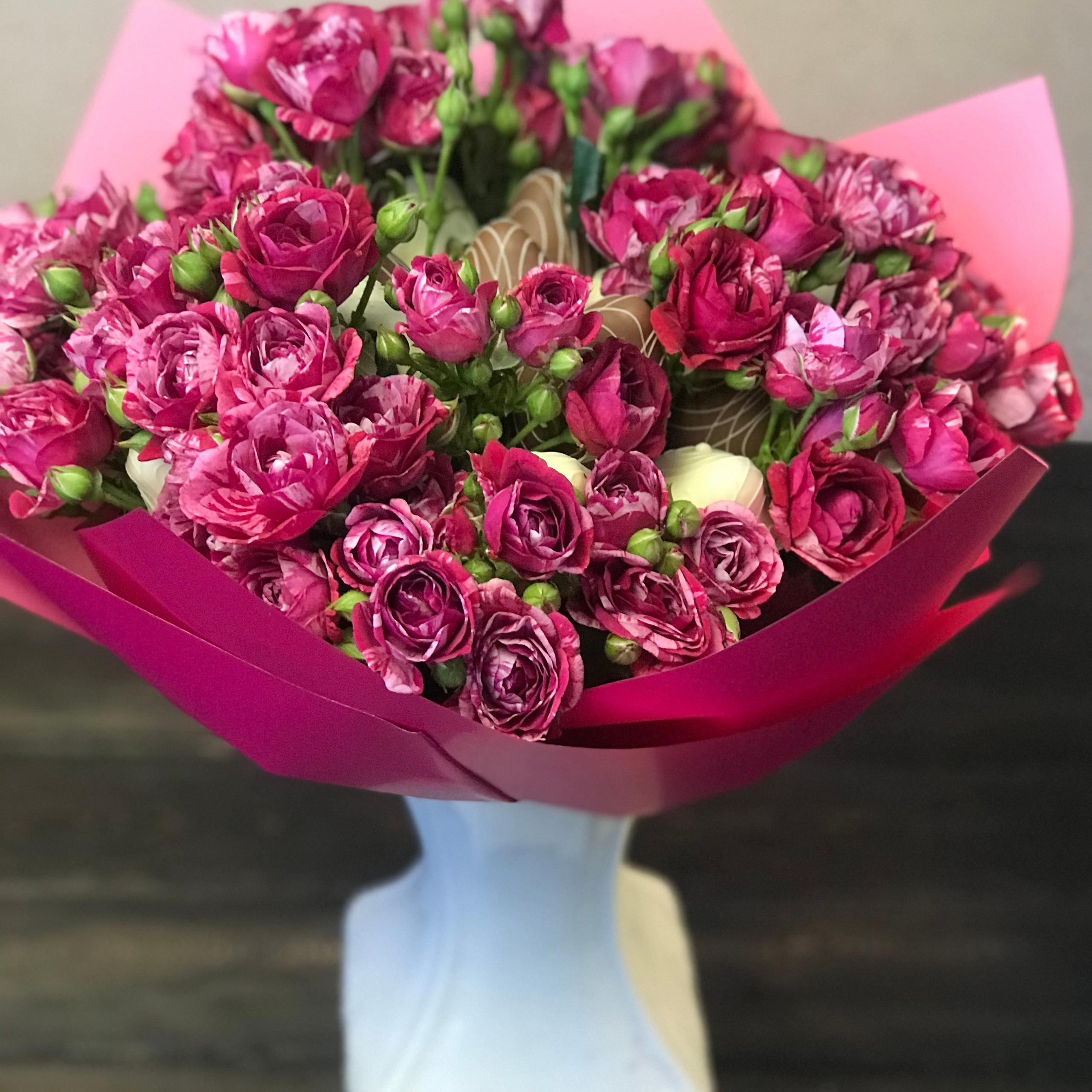 Букет из клубники в шоколаде «Сказка». Клубника в шоколаде в Сургуте