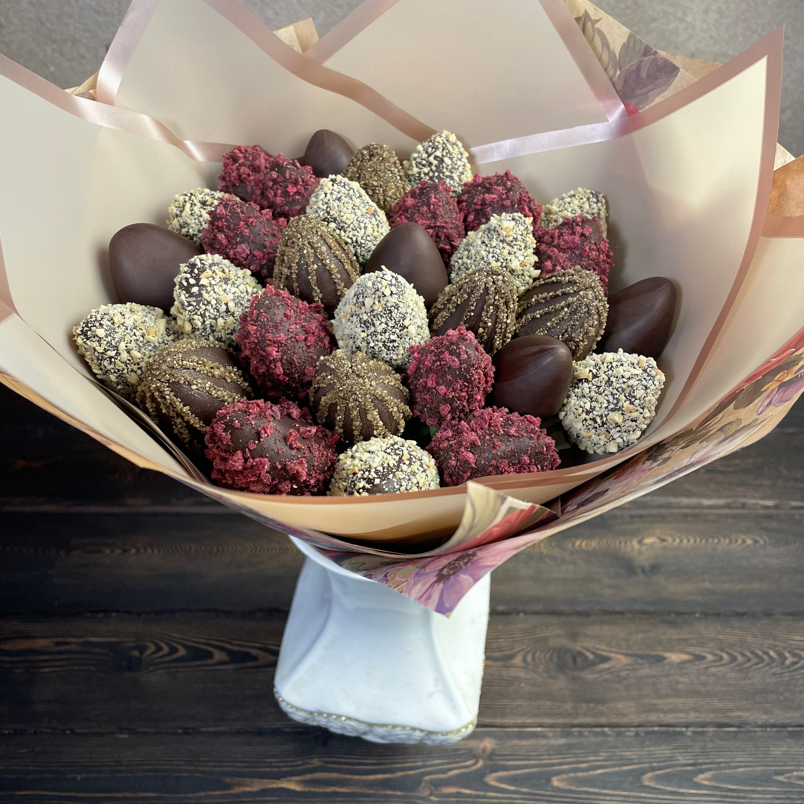 Букет из клубники в шоколаде "Узоры". Клубника в шоколаде в Сургуте