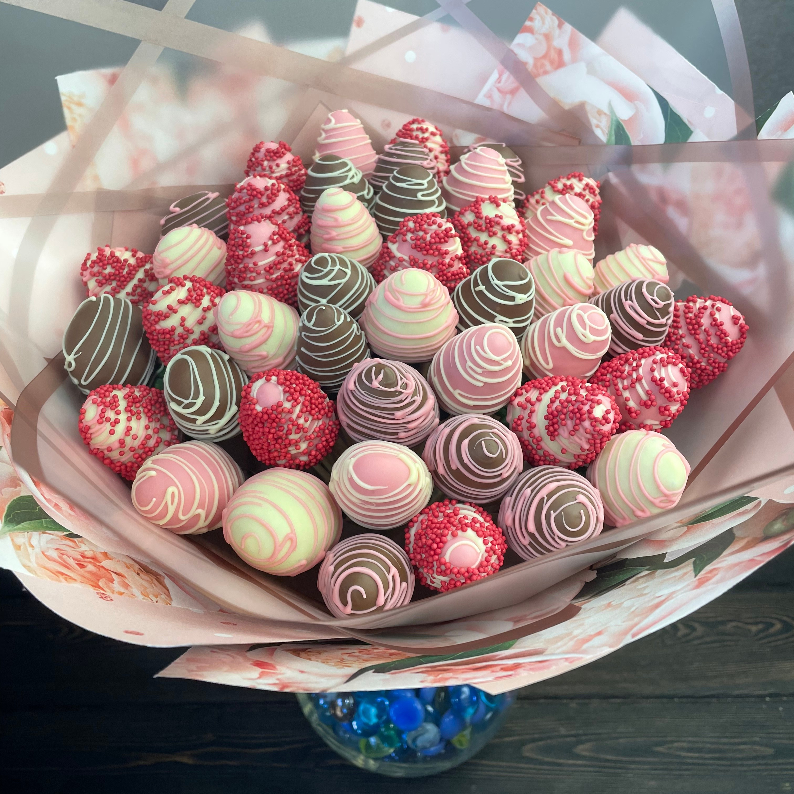 Букет из клубники в шоколаде «Весеннее очарование». Клубника в шоколаде в Сургуте