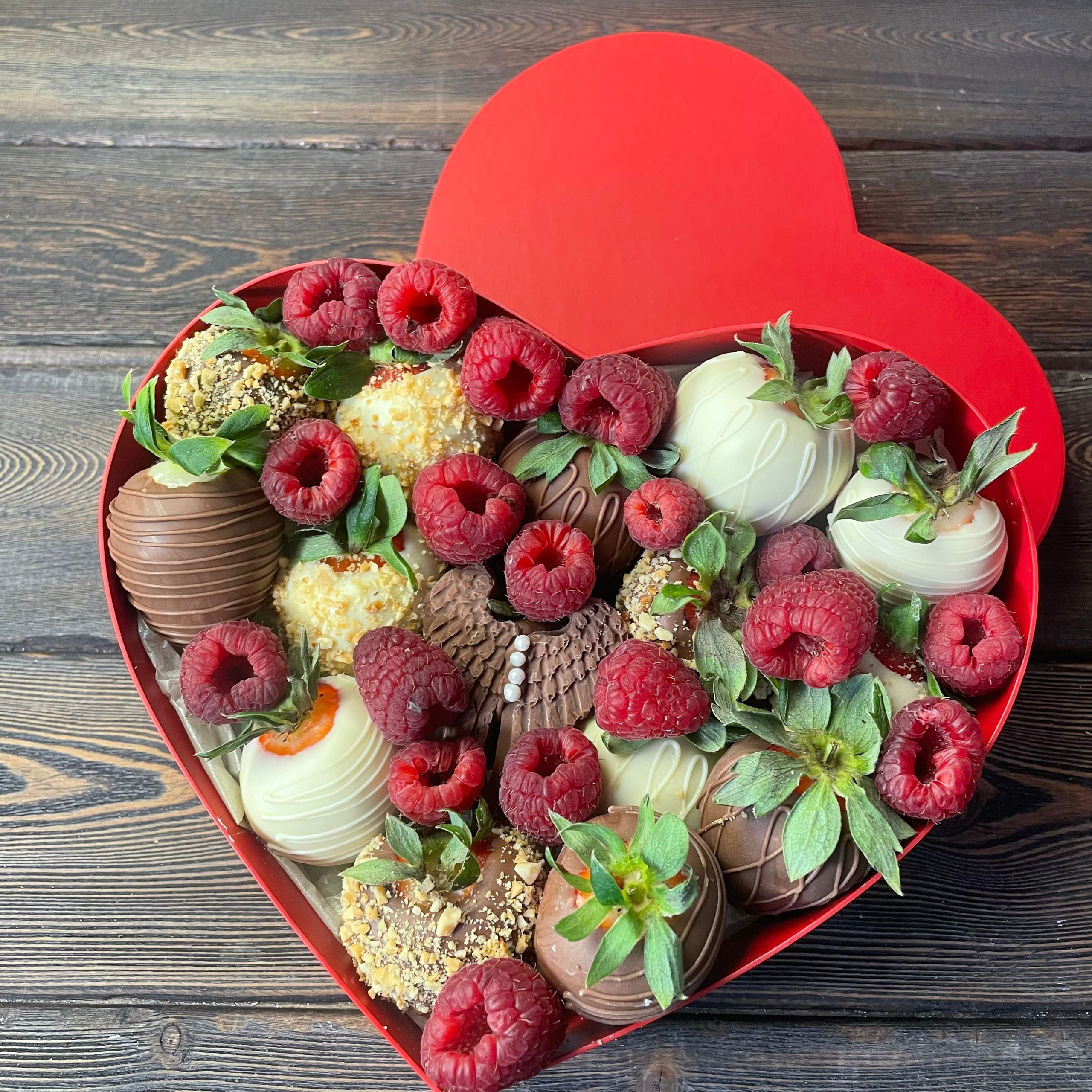 Сердце клубника в шоколаде «Всплеск эмоций». Клубника в шоколаде в Сургуте