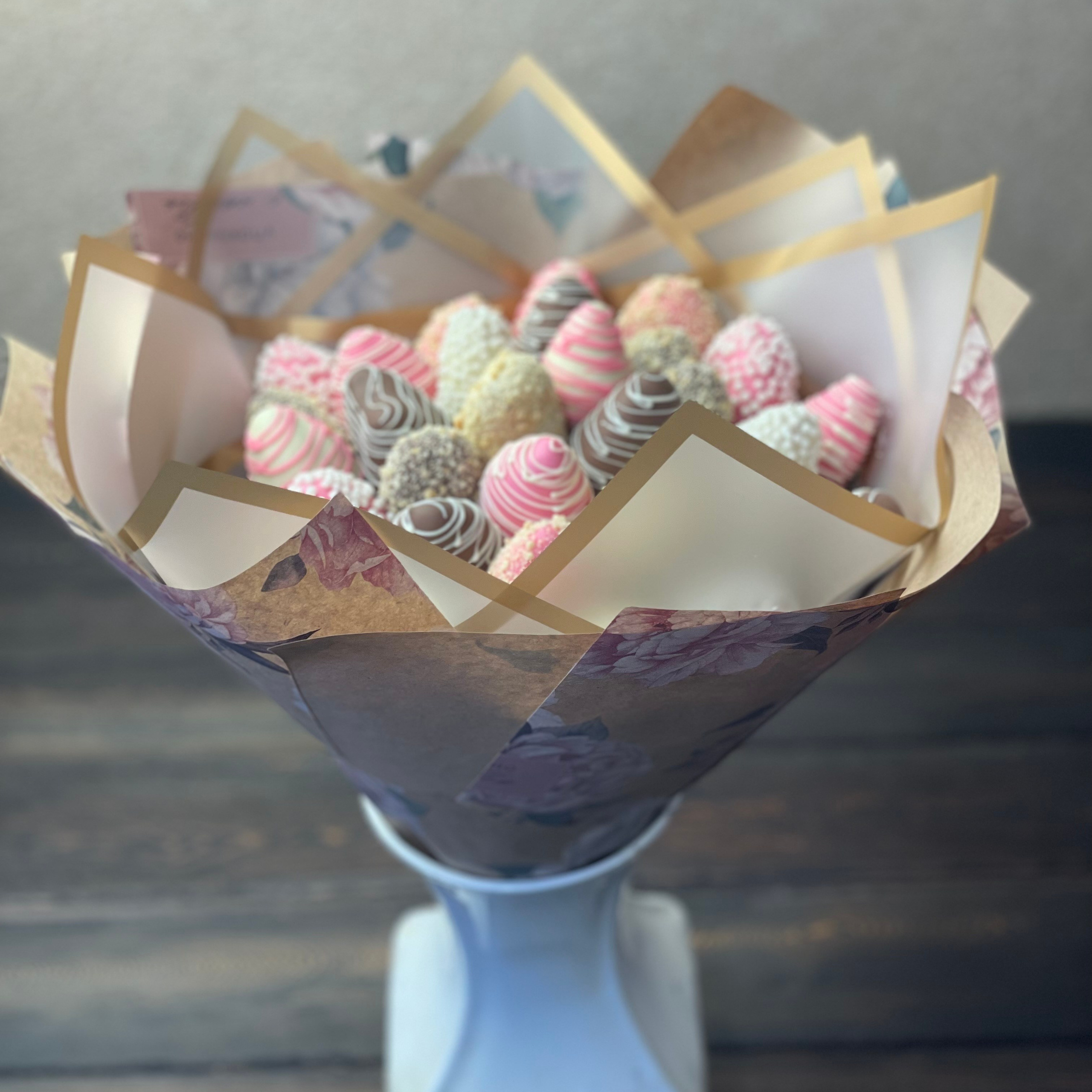 Букет из клубники в шоколаде «Ангельский шепот». Клубника в шоколаде в Сургуте