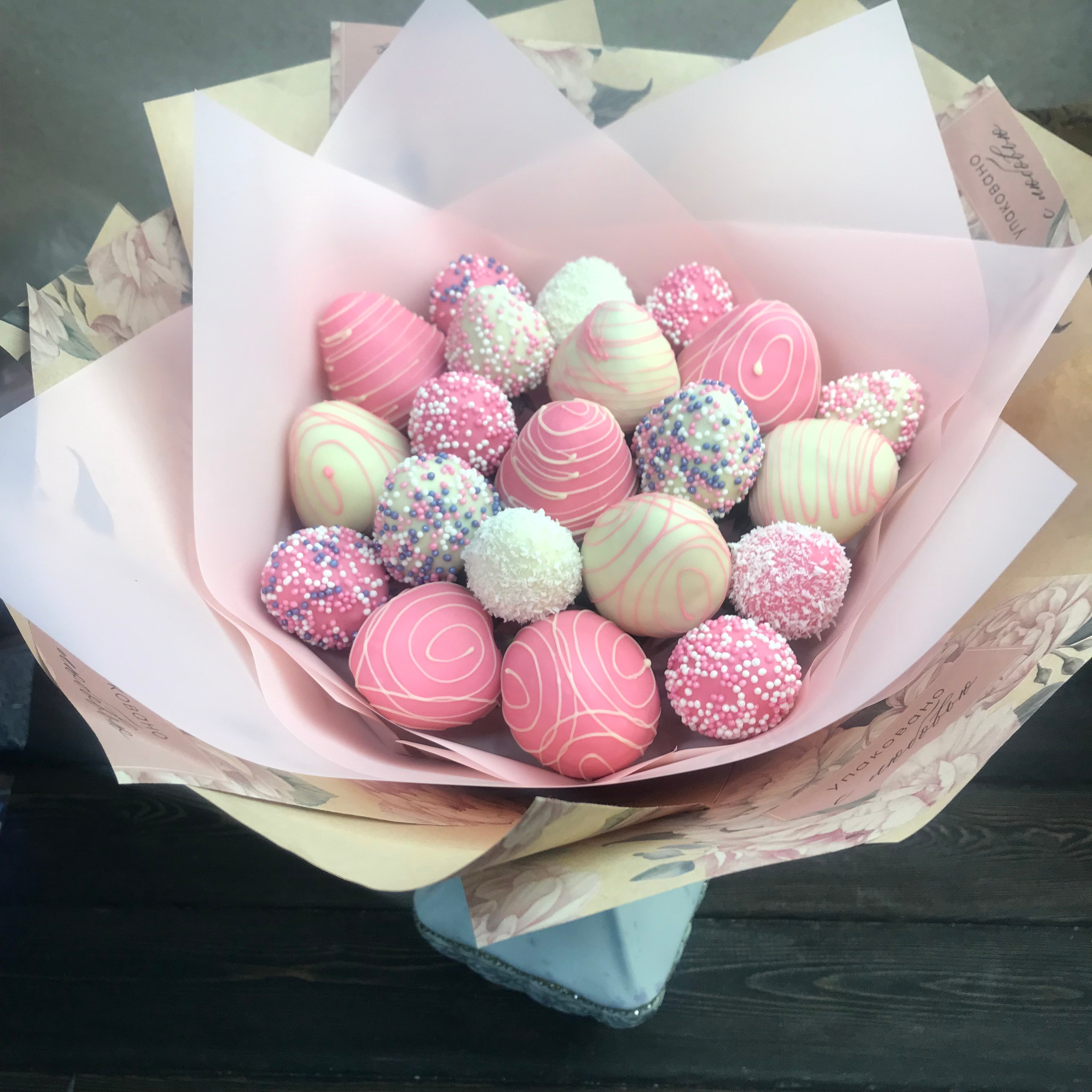 Букет из клубники в шоколаде «Первая любовь». Клубника в шоколаде в Сургуте