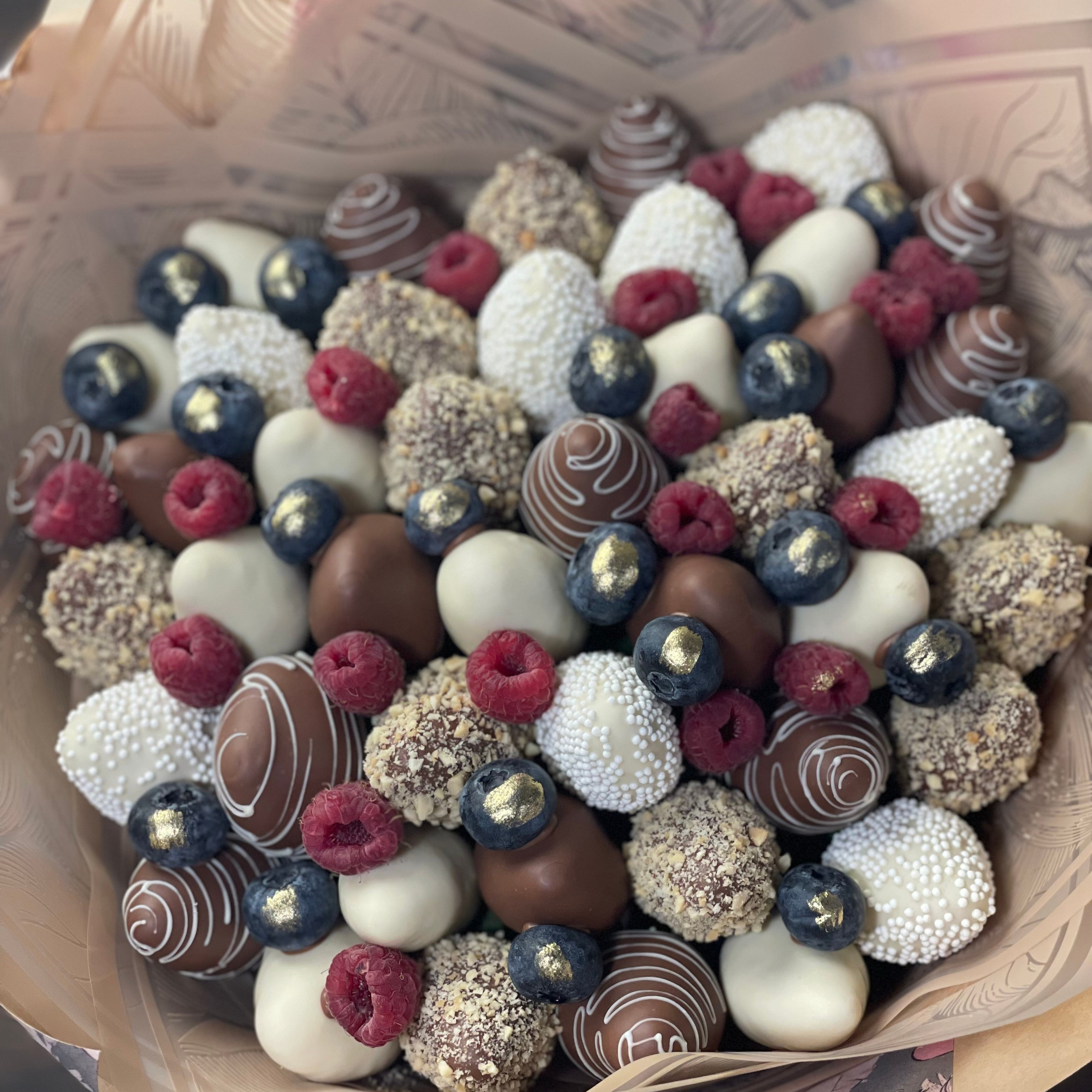 Букет из клубники в шоколаде «Безмятежность». Клубника в шоколаде в Сургуте