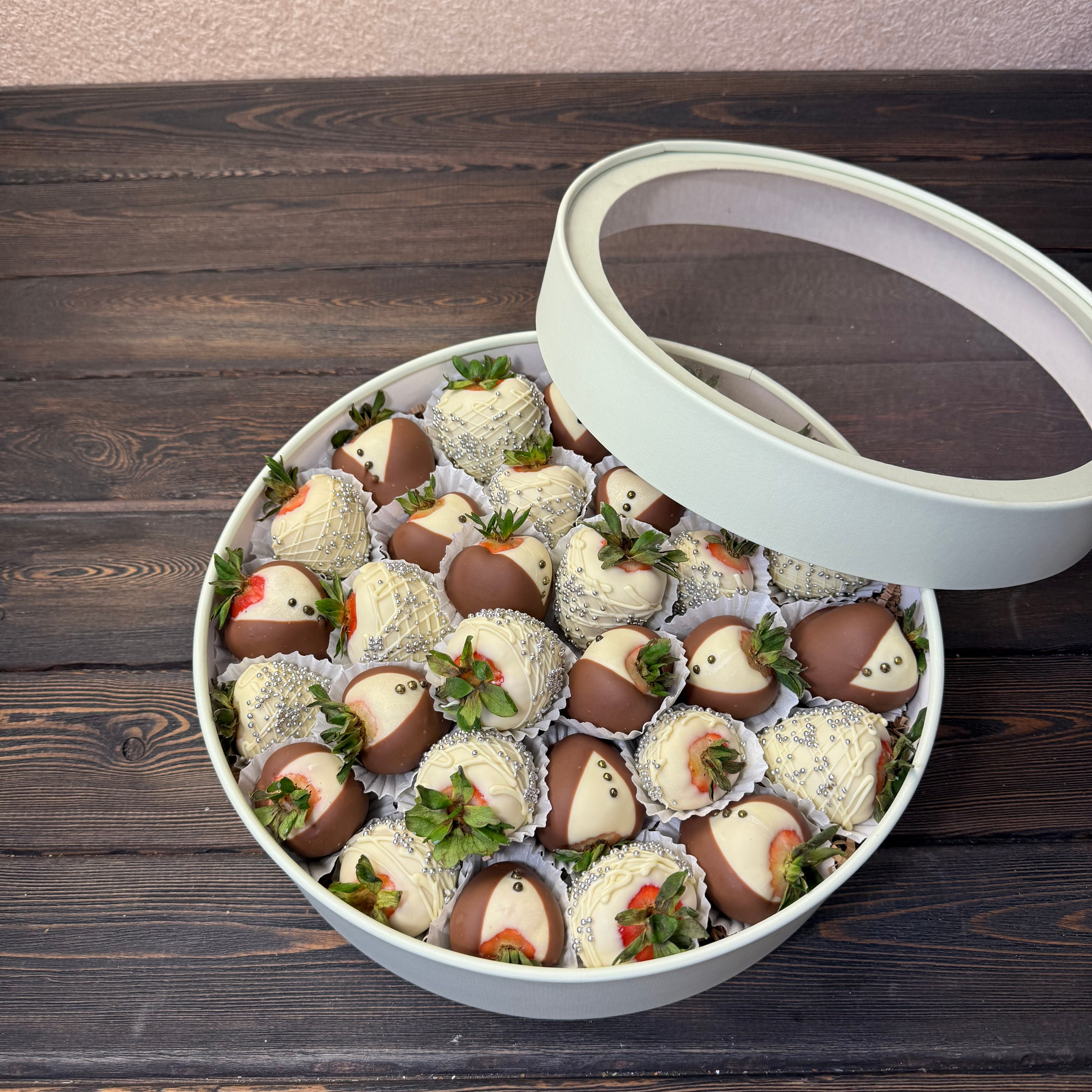 Шайба «Жених и Невеста». Клубника в шоколаде в Сургуте