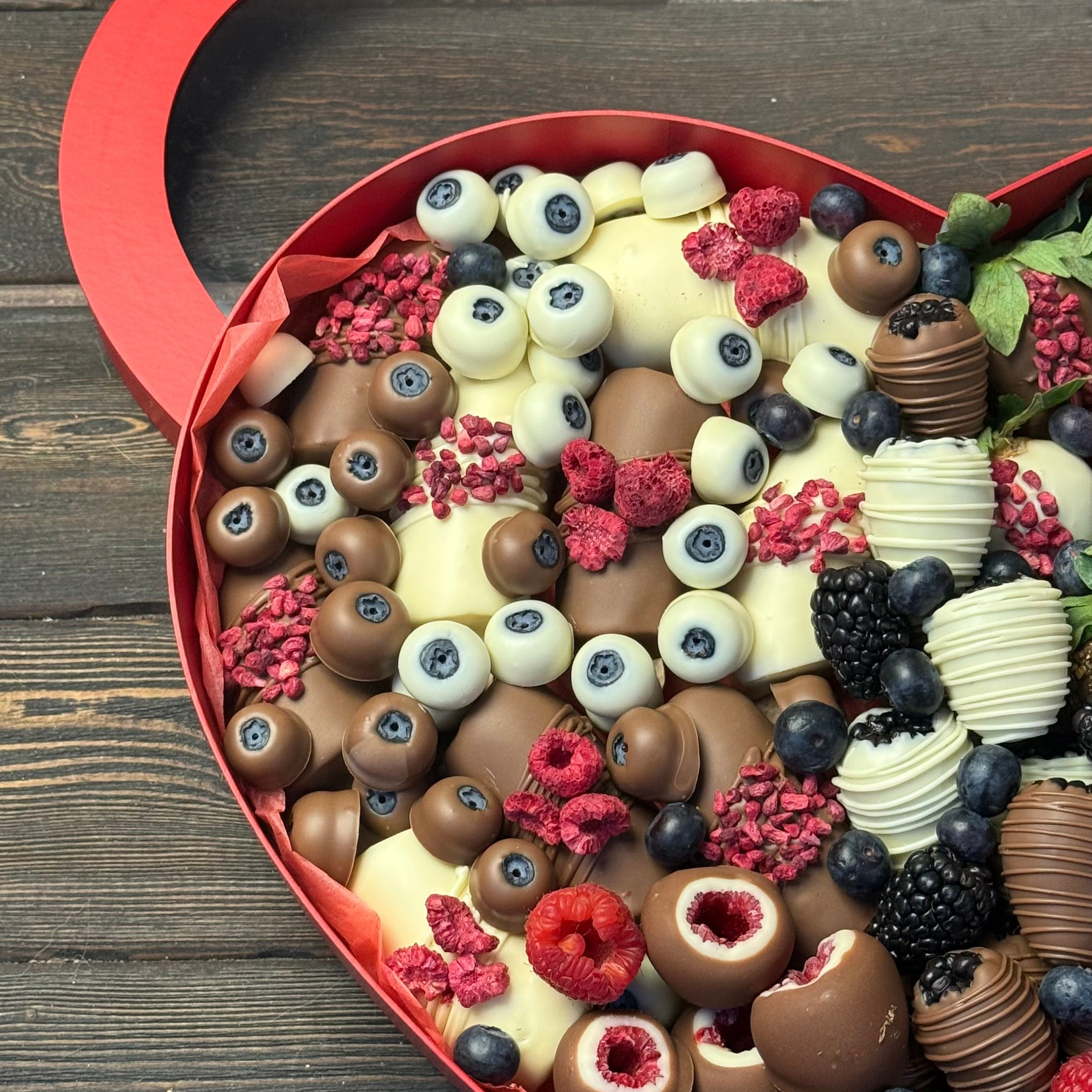 Сердце Клубника в шоколаде «Заветное желание». Клубника в шоколаде в Сургуте