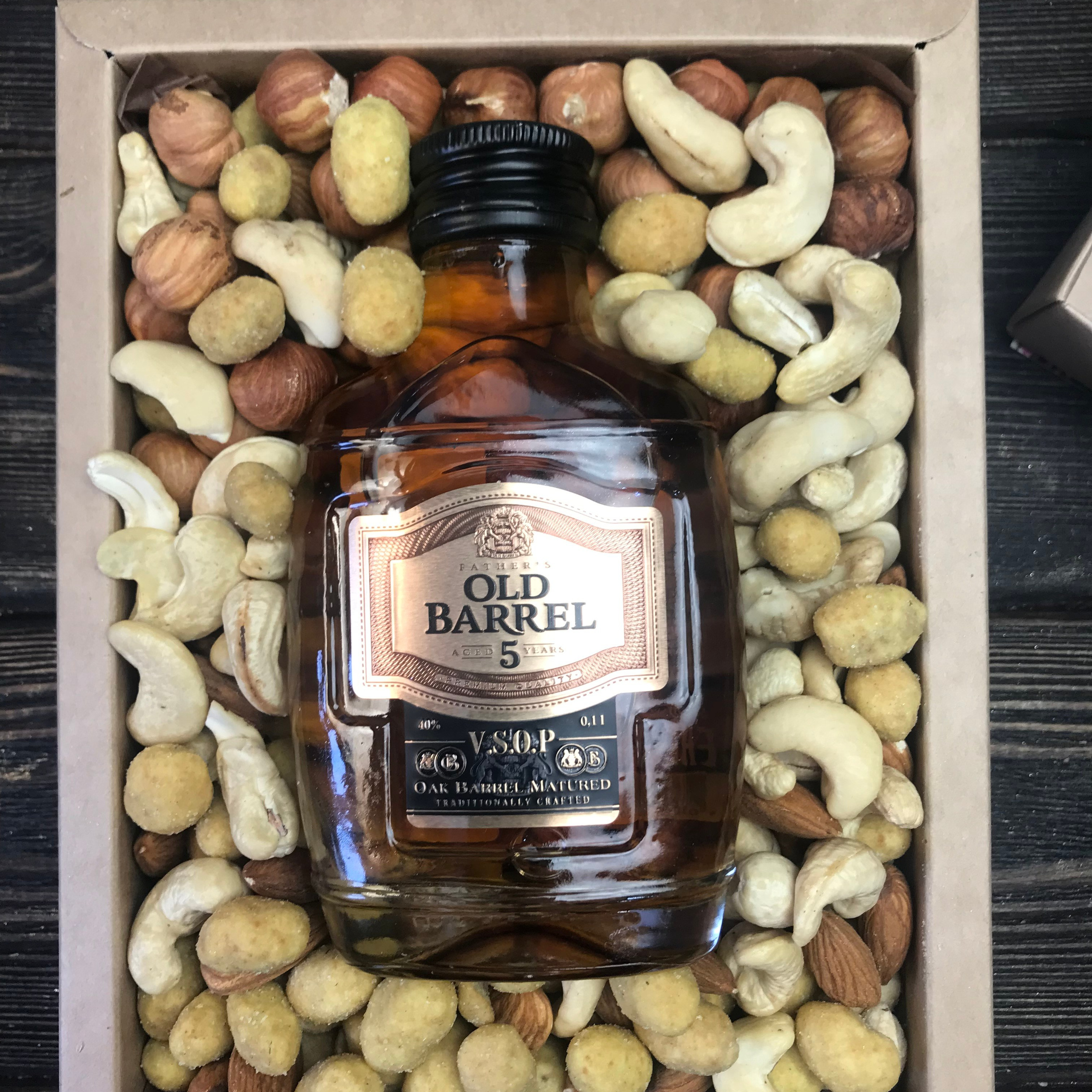 Набор с орехами "Коньяк". Клубника в шоколаде в Сургуте