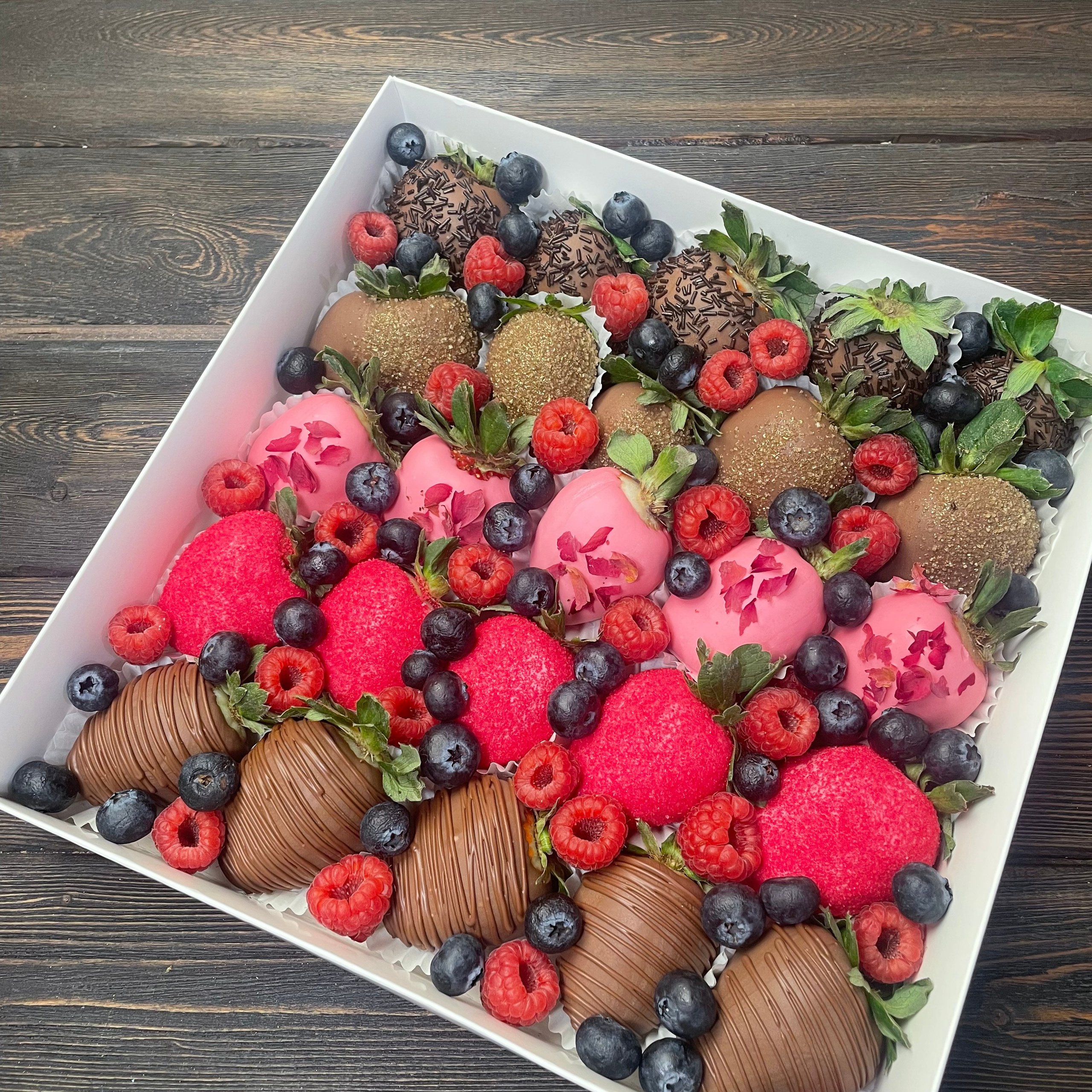 Набор Клубника в шоколаде «Танец красок». Клубника в шоколаде в Сургуте